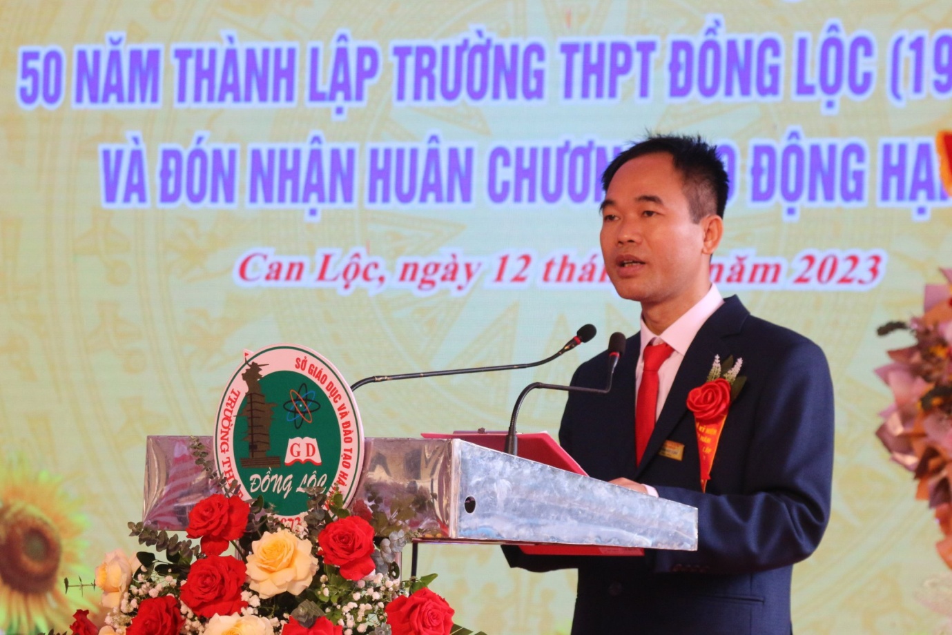 Trường Trung học phổ thông Đồng Lộc, Can Lộc, Hà Tĩnh đón nhận Huân chương Lao động Hạng Ba - Ảnh 1.
