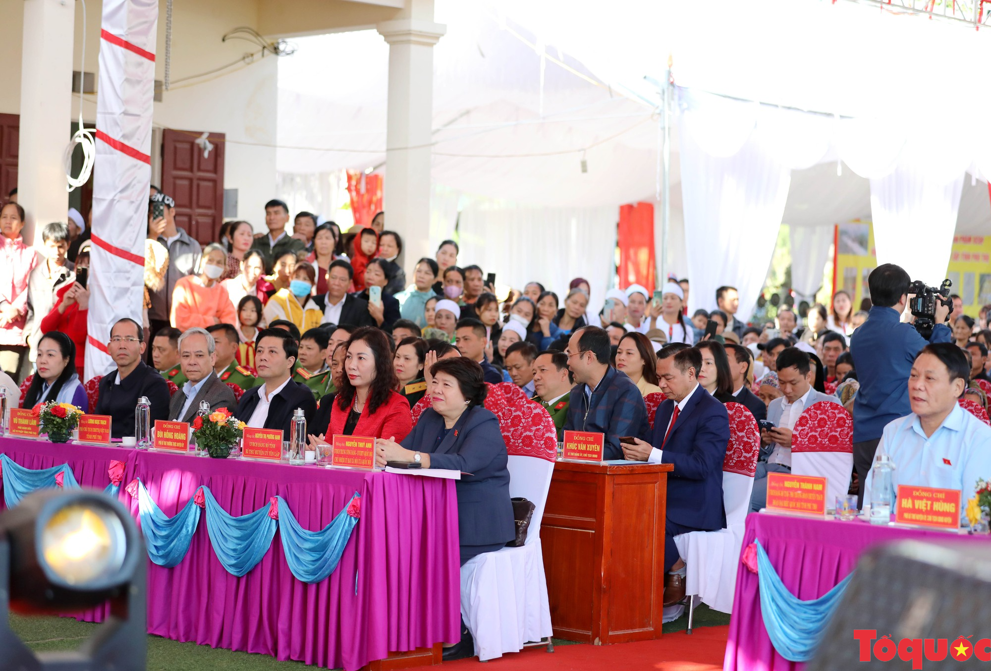 Chủ nhiệm Ủy ban Xã hội Nguyễn Thúy Anh dự Ngày hội đại đoàn kết dân tộc tại Yên Lập, Phú Thọ - Ảnh 1.