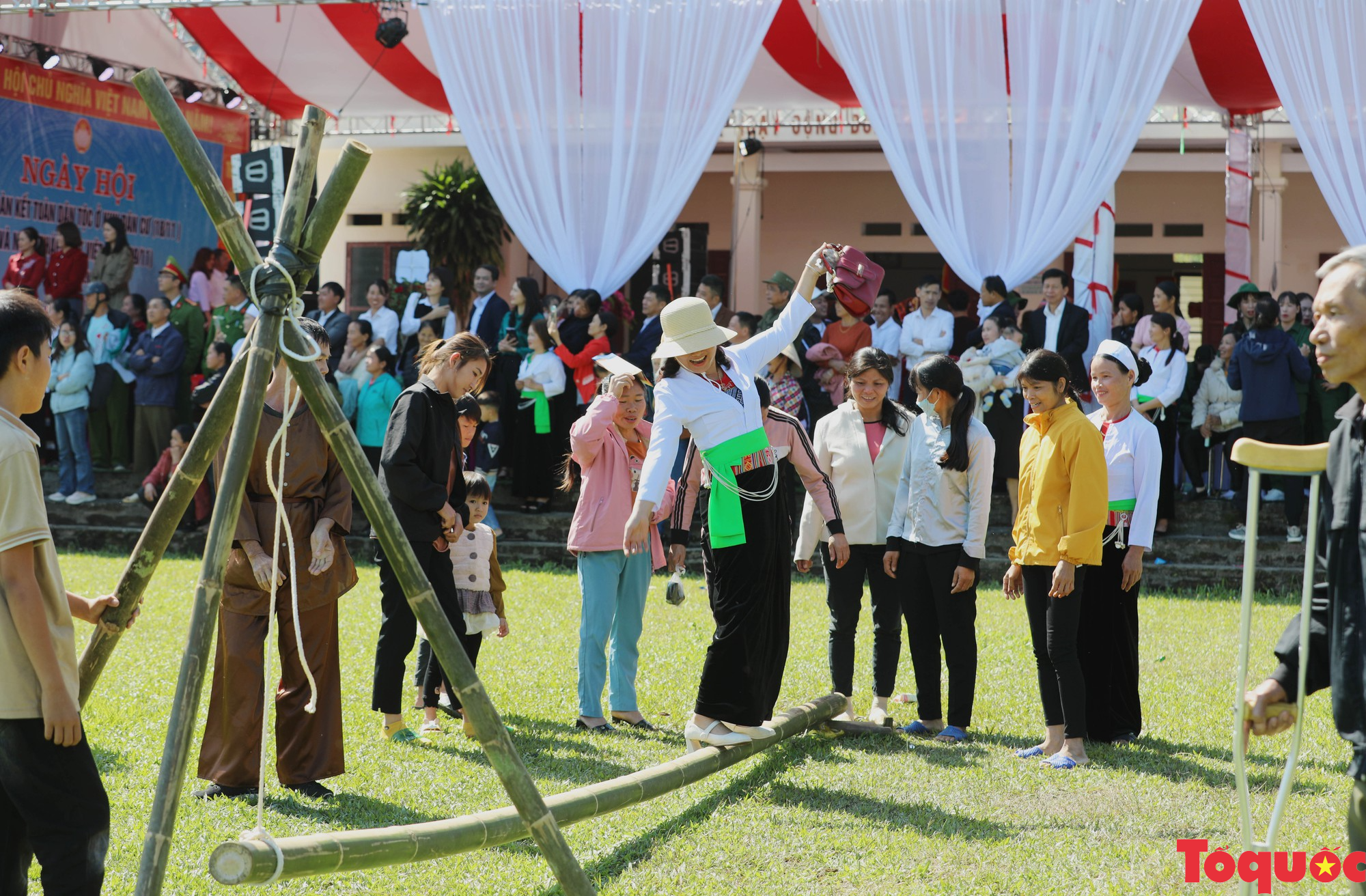 Chủ nhiệm Ủy ban Xã hội Nguyễn Thúy Anh dự Ngày hội đại đoàn kết dân tộc tại Yên Lập, Phú Thọ - Ảnh 11.