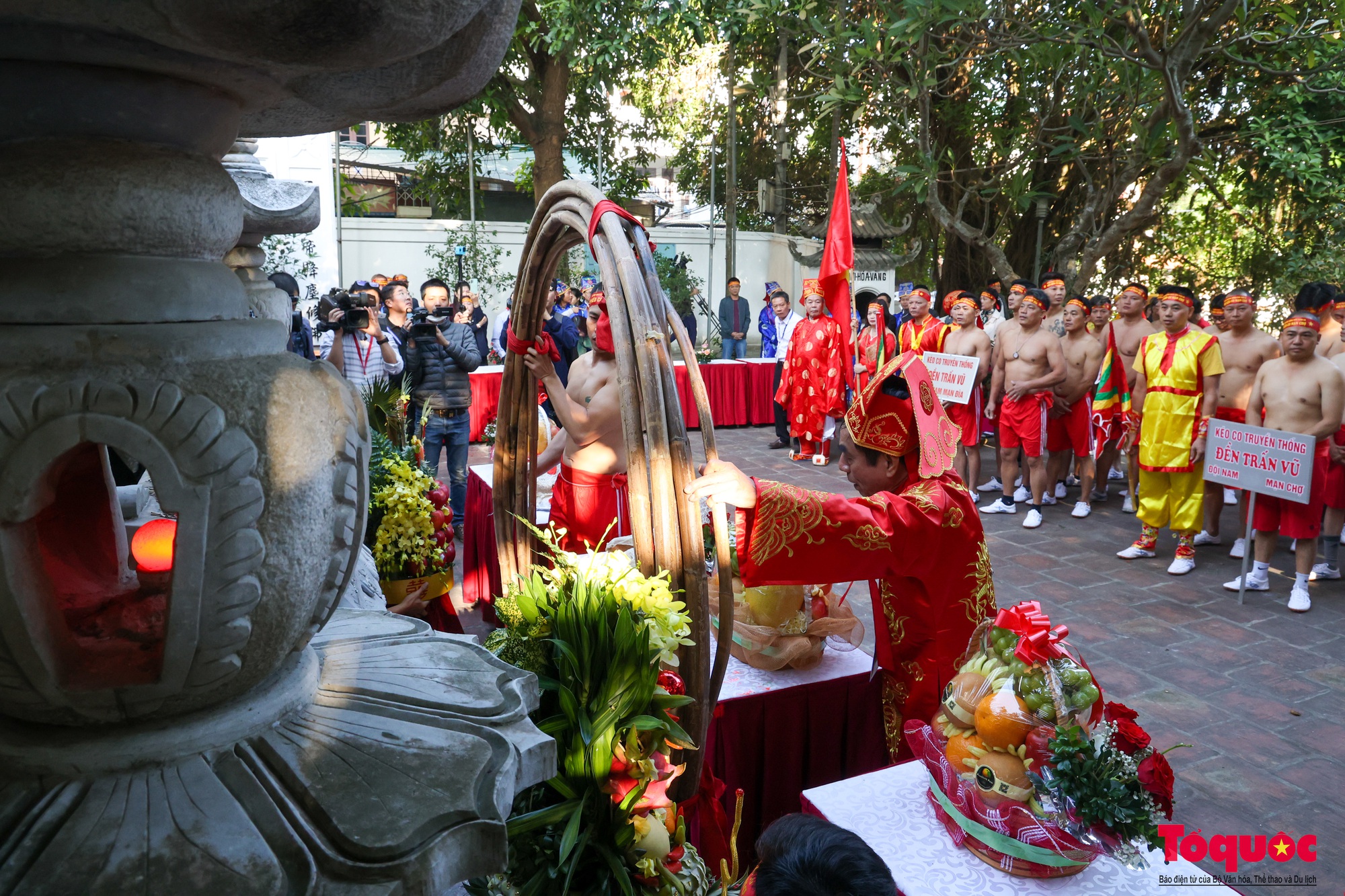 Lần đầu tiên tổ chức liên hoan trình diễn nghi lễ và trò chơi kéo co tại Việt Nam - Ảnh 2.