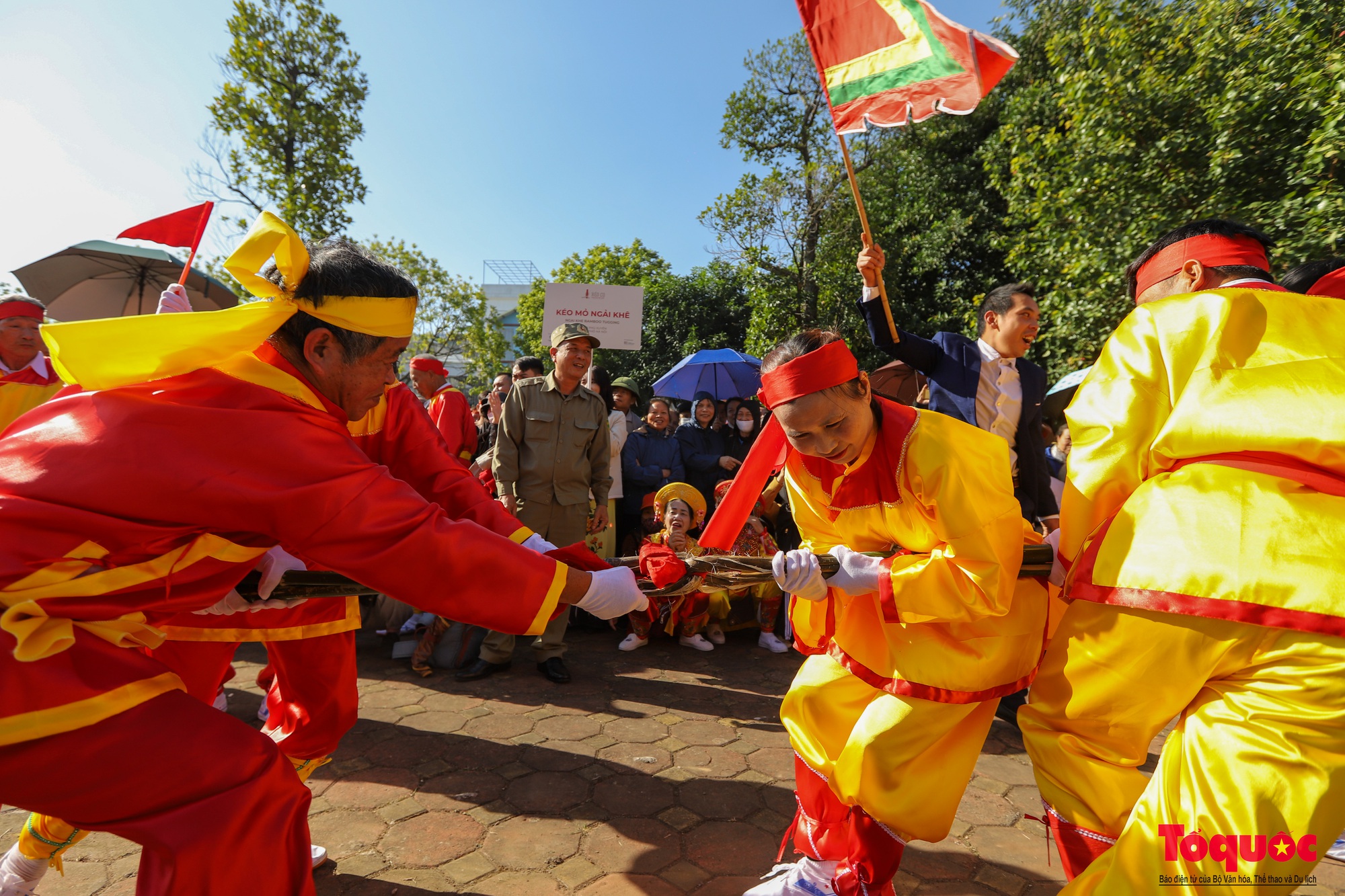 Lần đầu tiên tổ chức liên hoan trình diễn nghi lễ và trò chơi kéo co tại Việt Nam - Ảnh 9.