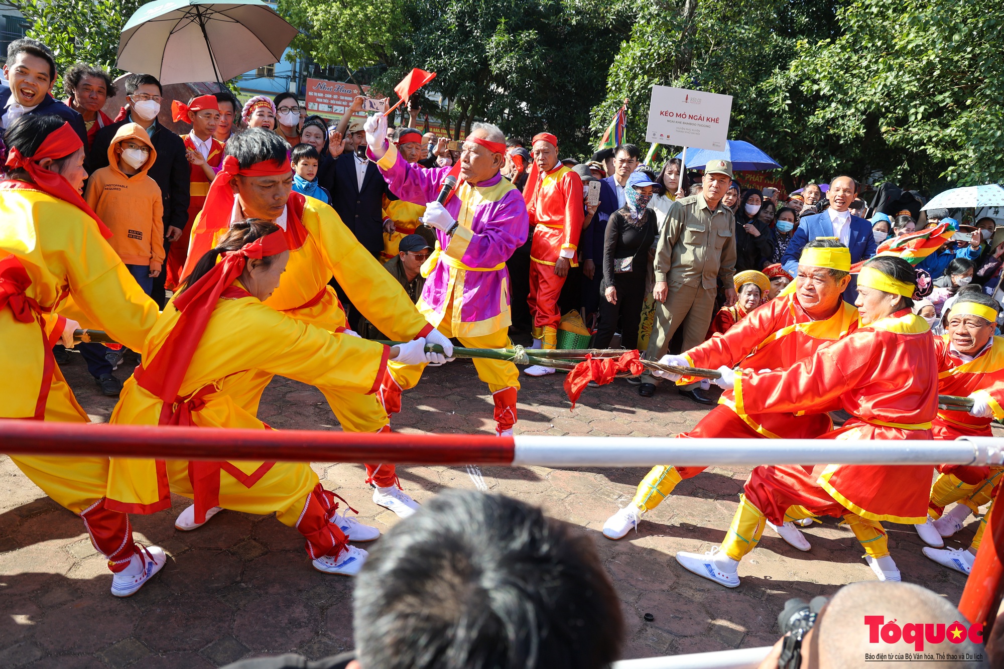 Lần đầu tiên tổ chức liên hoan trình diễn nghi lễ và trò chơi kéo co tại Việt Nam - Ảnh 10.