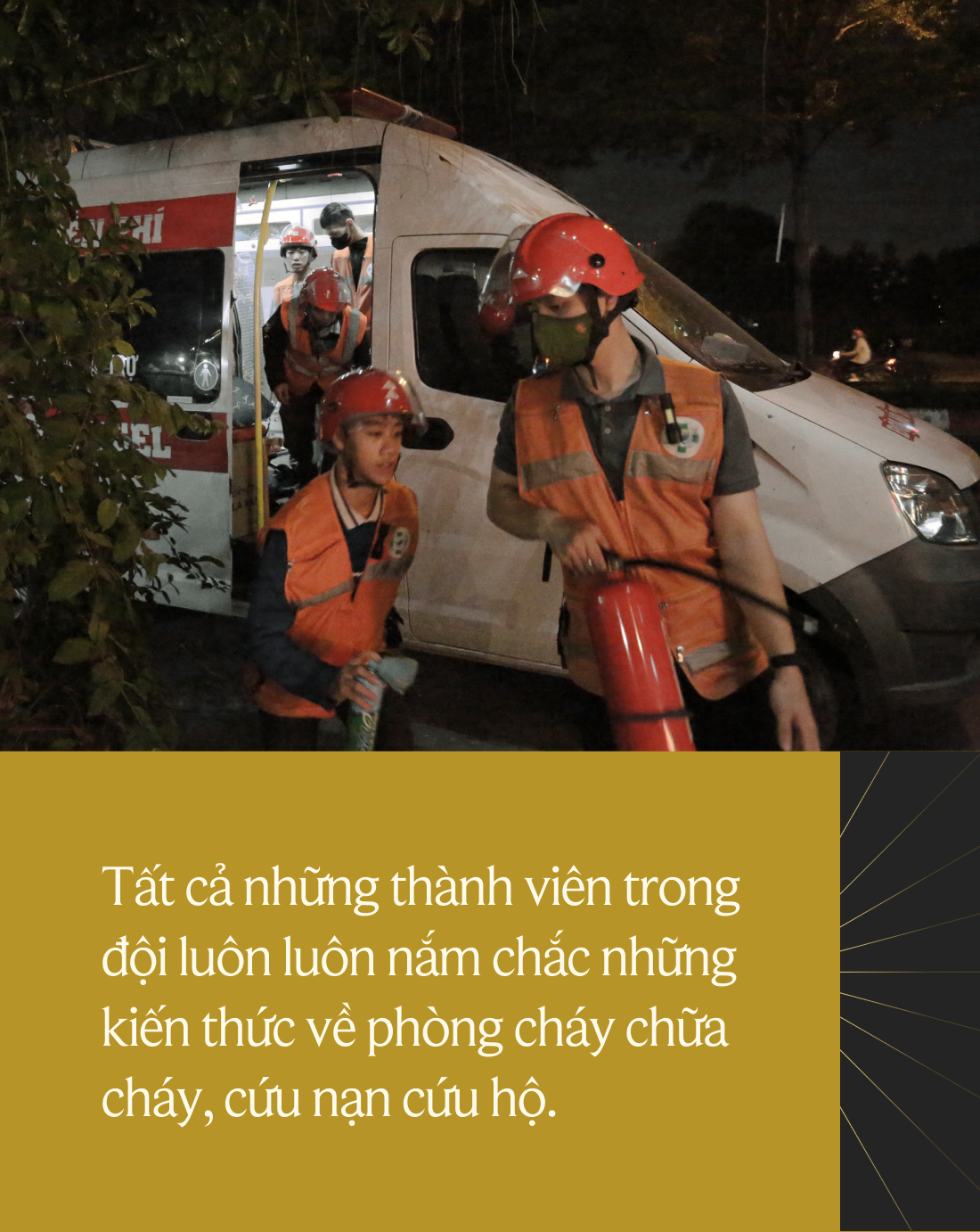 Xuyên đêm cứu hộ cùng FAS Angel, nghe đội trưởng kể lại ký ức ám ảnh trong vụ cháy chung cư mini ở Hà Nội - Ảnh 10.