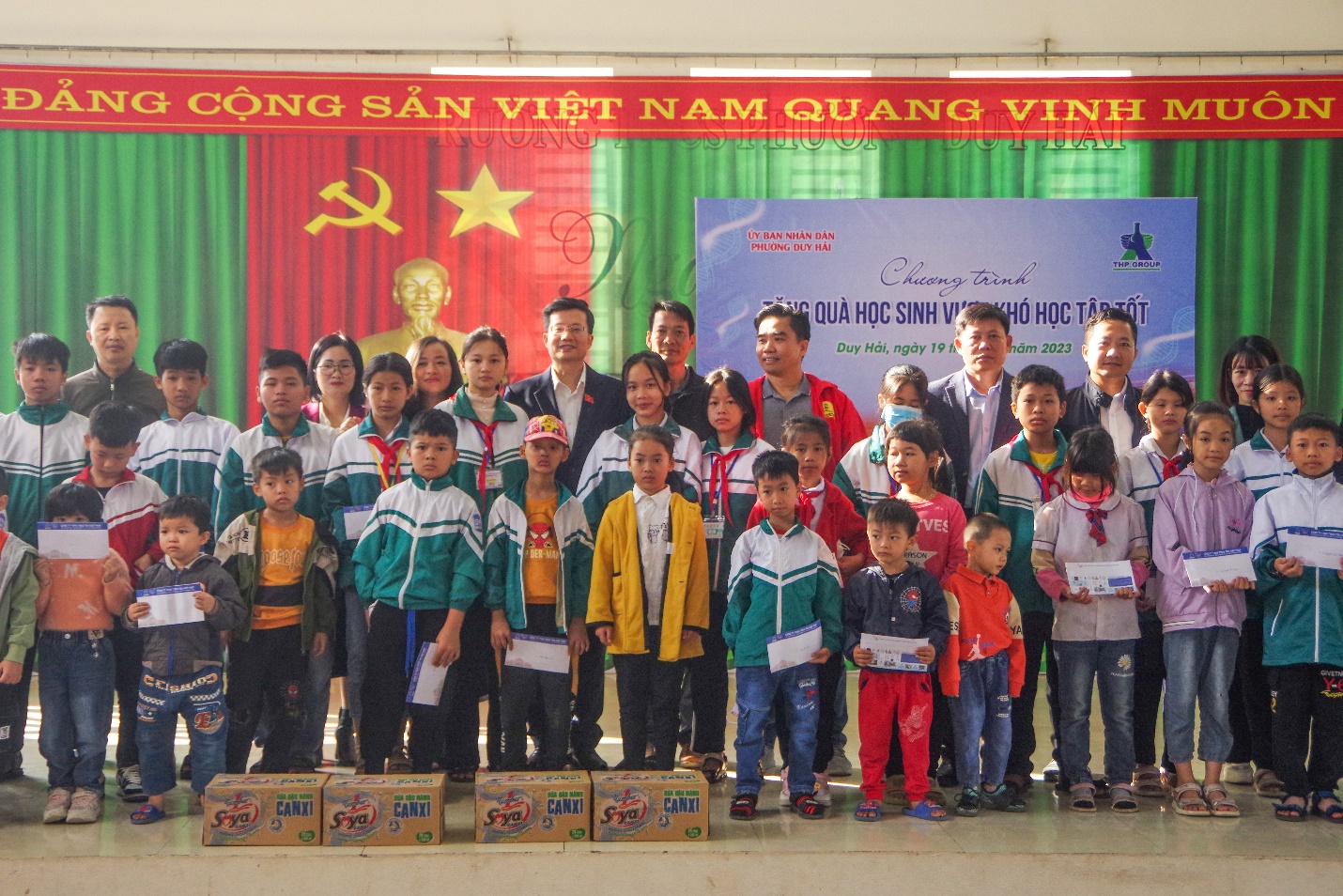 Tập đoàn Tân Hiệp Phát tiếp tục tiếp sức học sinh vượt khó tại tỉnh Hà Nam - Ảnh 1.