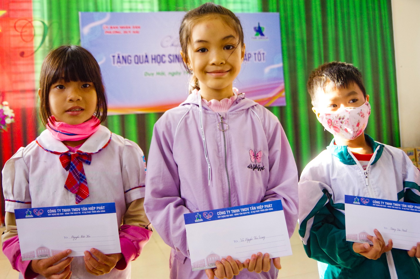 Tập đoàn Tân Hiệp Phát tiếp tục tiếp sức học sinh vượt khó tại tỉnh Hà Nam - Ảnh 3.