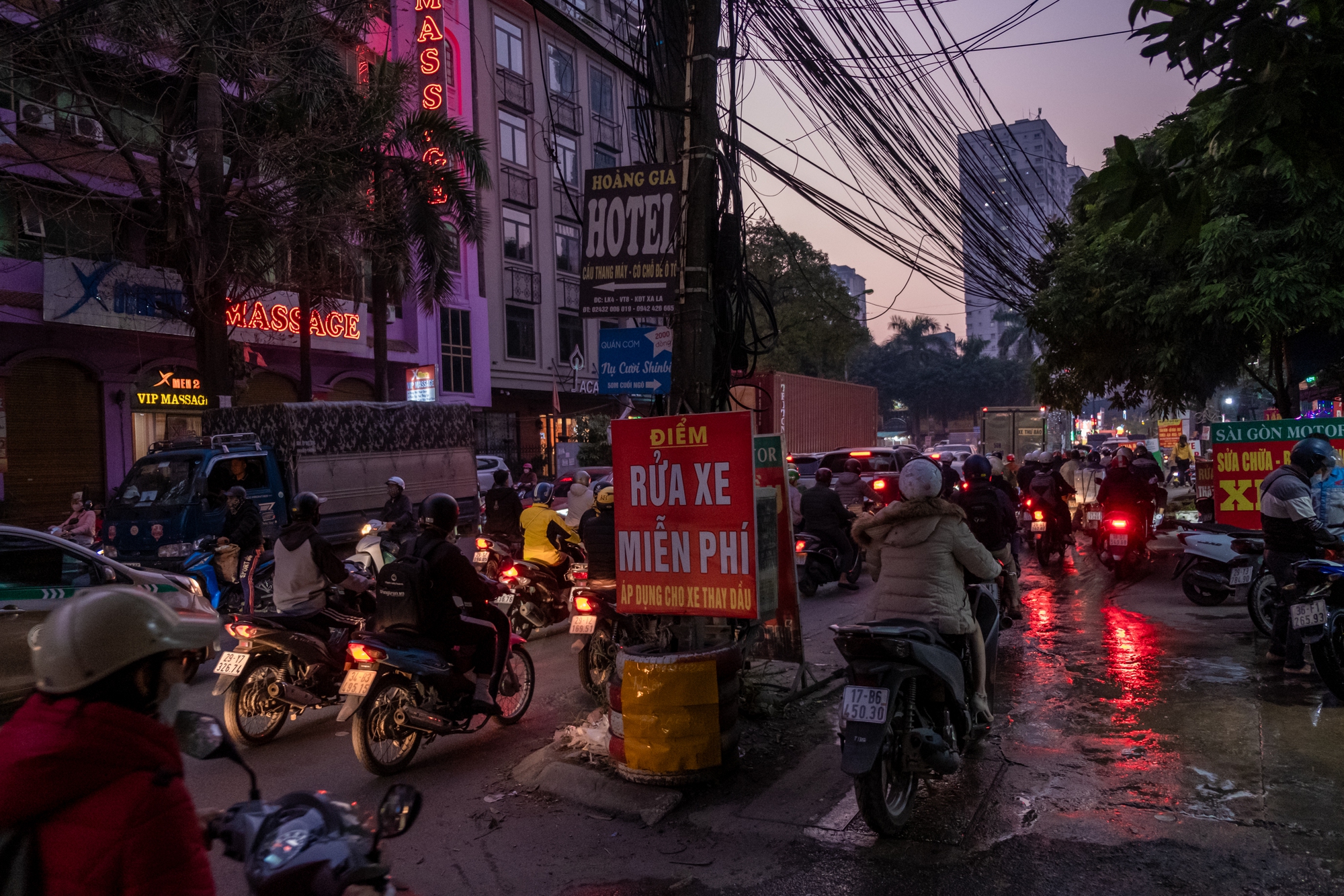 Đại lộ Chu Văn An sau hơn ba năm thông xe: Nhếch nhác và trở thành “điểm đen” giao thông - Ảnh 10.