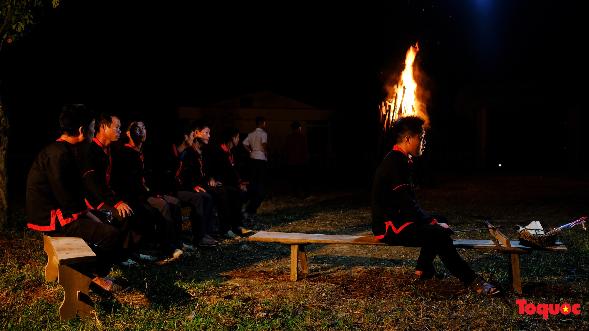 Bí ẩn nghi lễ nhảy lửa của người Pà Thẻn nơi địa đầu Tổ quốc - Ảnh 6.