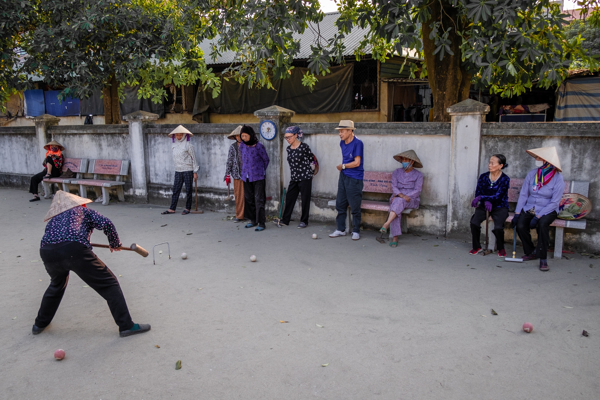 Croquet: Môn thể thao quý tộc Châu Âu trở thành thú vui mỗi ngày của người cao tuổi làng quê Việt Nam - Ảnh 3.