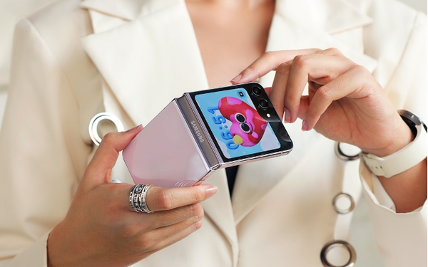 Galaxy Z Flip5 - &quot;Tượng đài&quot; smartphone gập vỏ sò thế hệ mới - Ảnh 1.