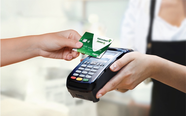 Thẻ Vietcombank Chip Contactless - Đổi mới thanh toán, chạm để cảm nhận - Ảnh 1.