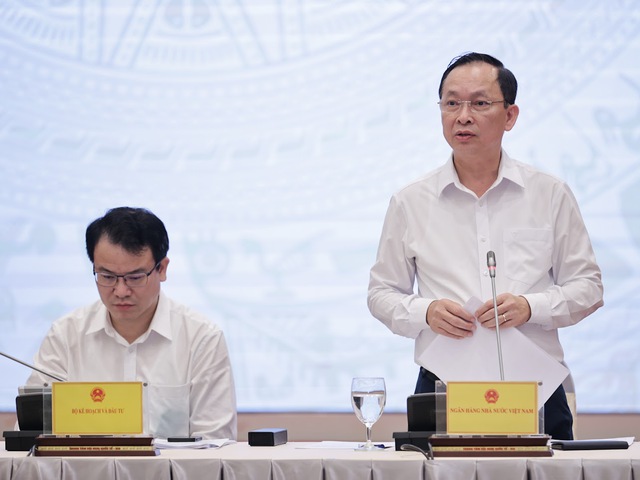 Phó Thống đốc Đào Minh Tú: Các ngân hàng thương mại bằng mọi biện pháp phải tiết giảm lãi suất cho vay  - Ảnh 1.