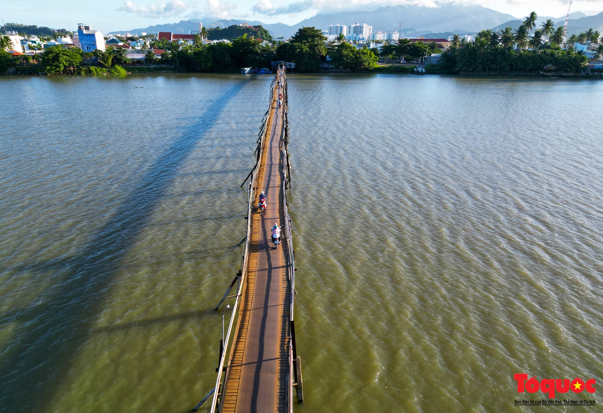 Cận cảnh cầu gỗ nối đôi bờ sông Cái ở Nha Trang vừa được chi gần 500 tỷ đồng để thay thế - Ảnh 13.