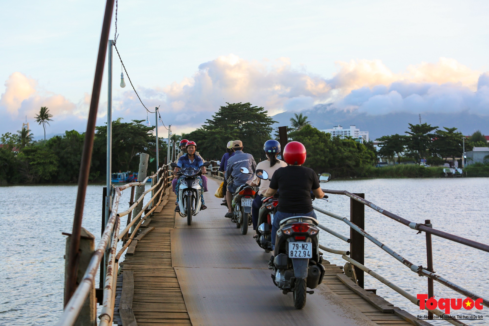 Cận cảnh cầu gỗ nối đôi bờ sông Cái ở Nha Trang vừa được chi gần 500 tỷ đồng để thay thế - Ảnh 15.