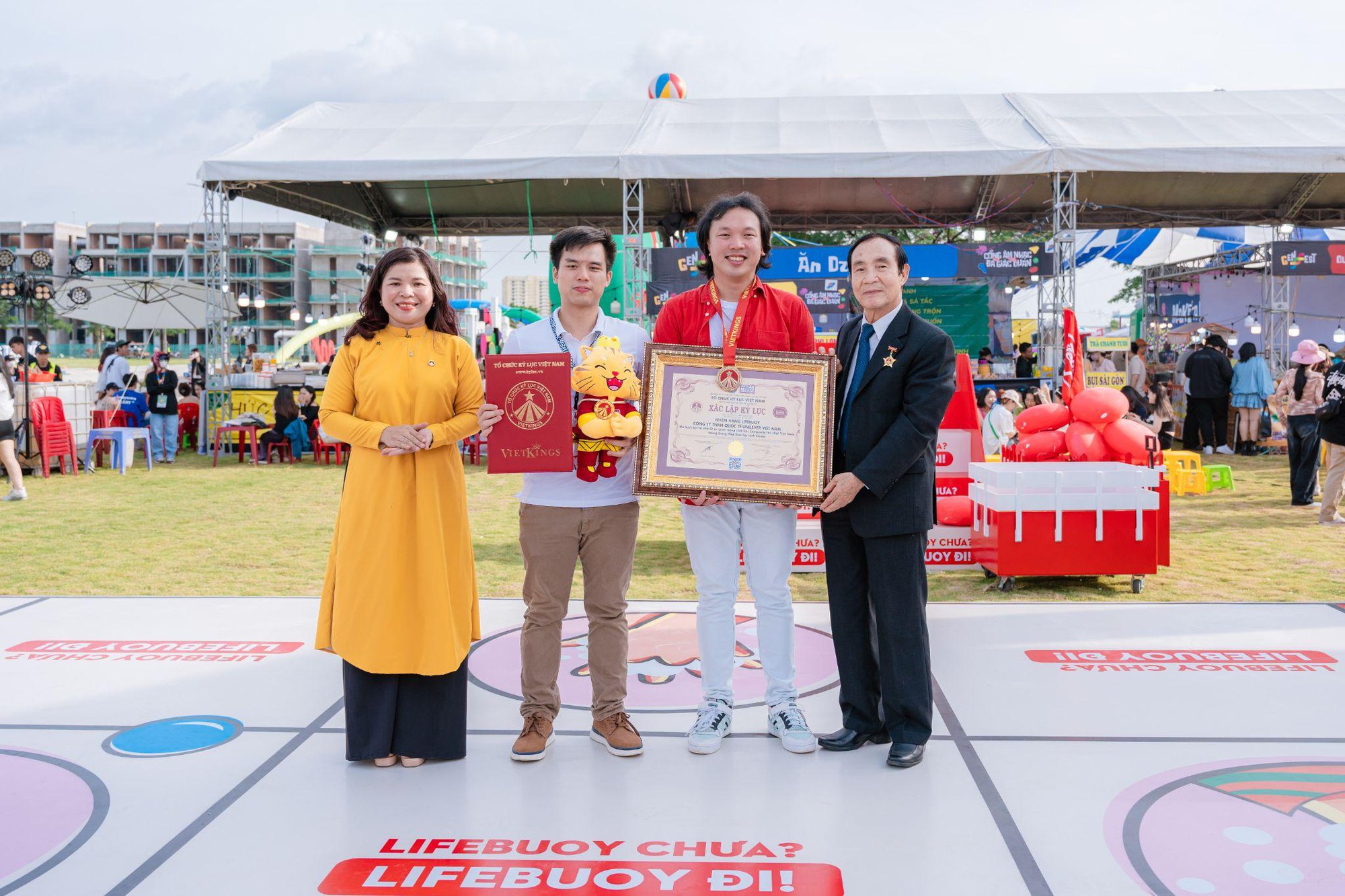 Lifebuoy chính thức xác lập kỷ lục Bộ trò chơi Ô Ăn Quan lớn nhất Việt Nam - Ảnh 5.