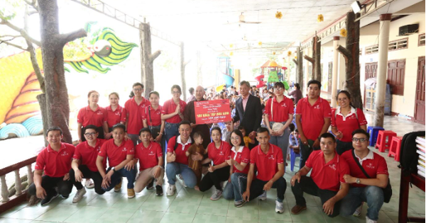 SAKOS trao tặng 100 phần quà cho trẻ em mồ côi tại Bình Thuận - Ảnh 1.