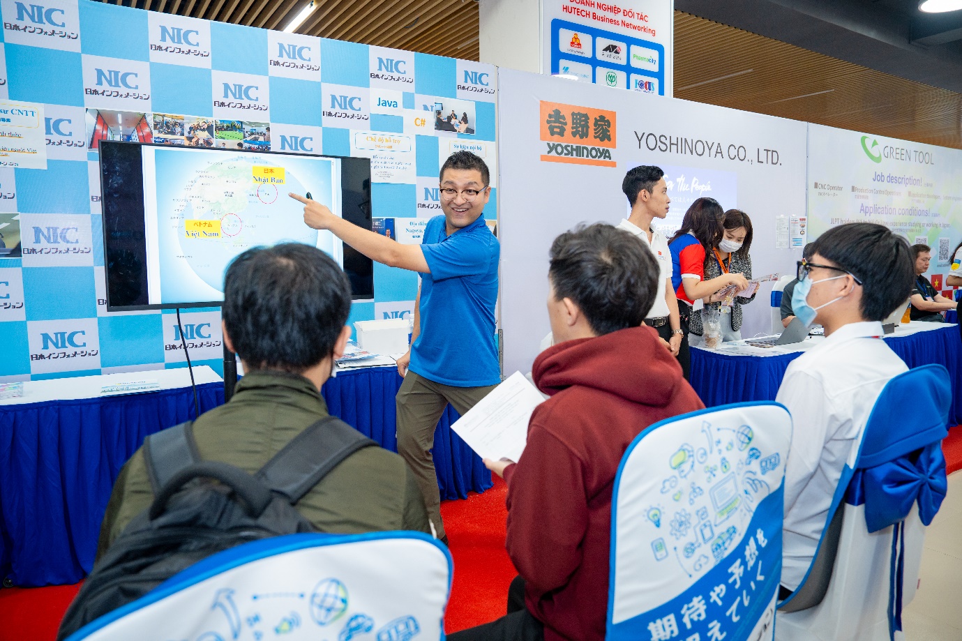 Hàng ngàn sinh viên HUTECH “săn” hơn 2.500 đầu việc hấp dẫn tại Japan Job Fair 2023 - Ảnh 4.