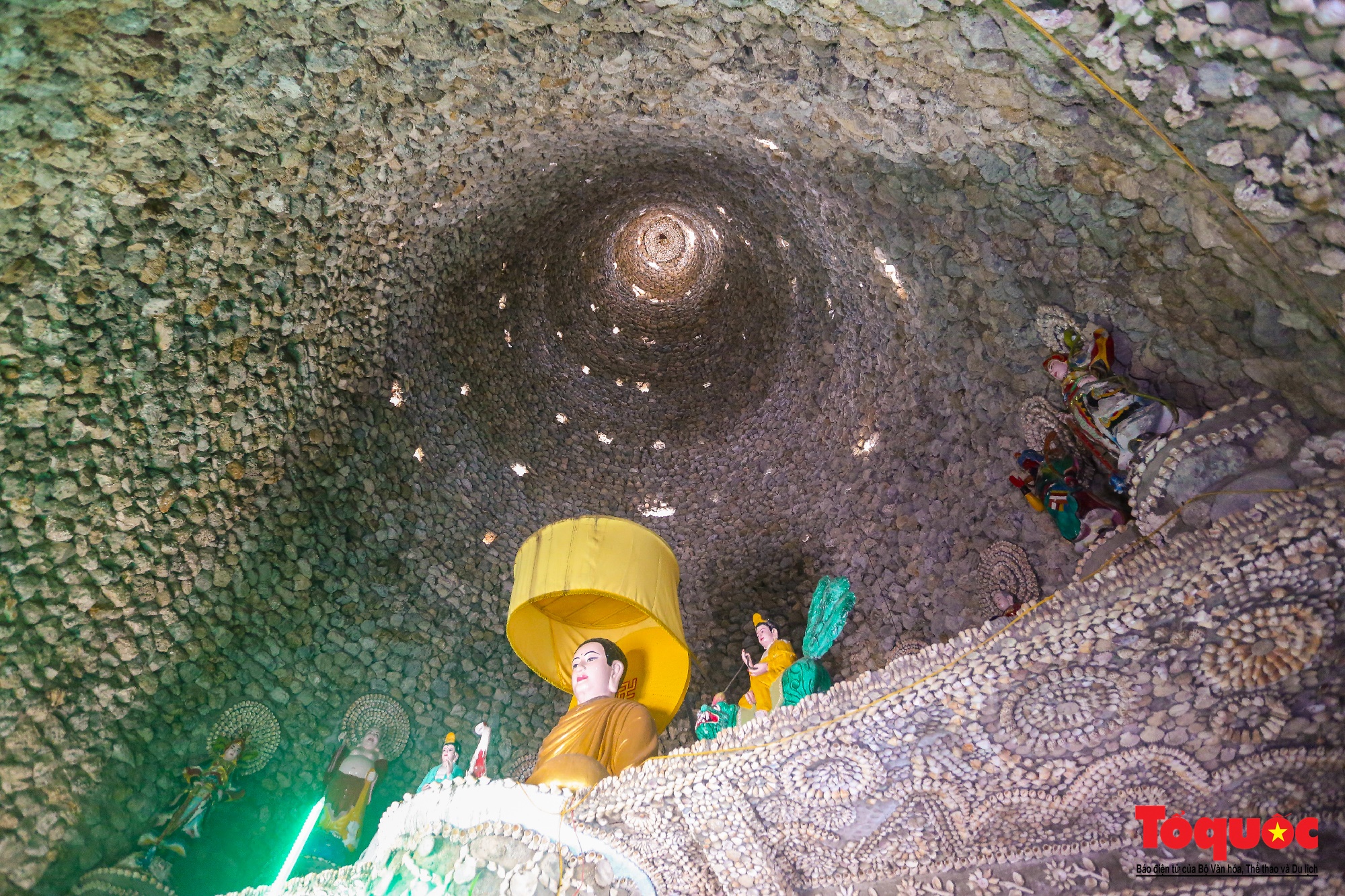 Độc đáo ngôi chùa làm bằng vỏ ốc ở Khánh Hòa - Ảnh 5.