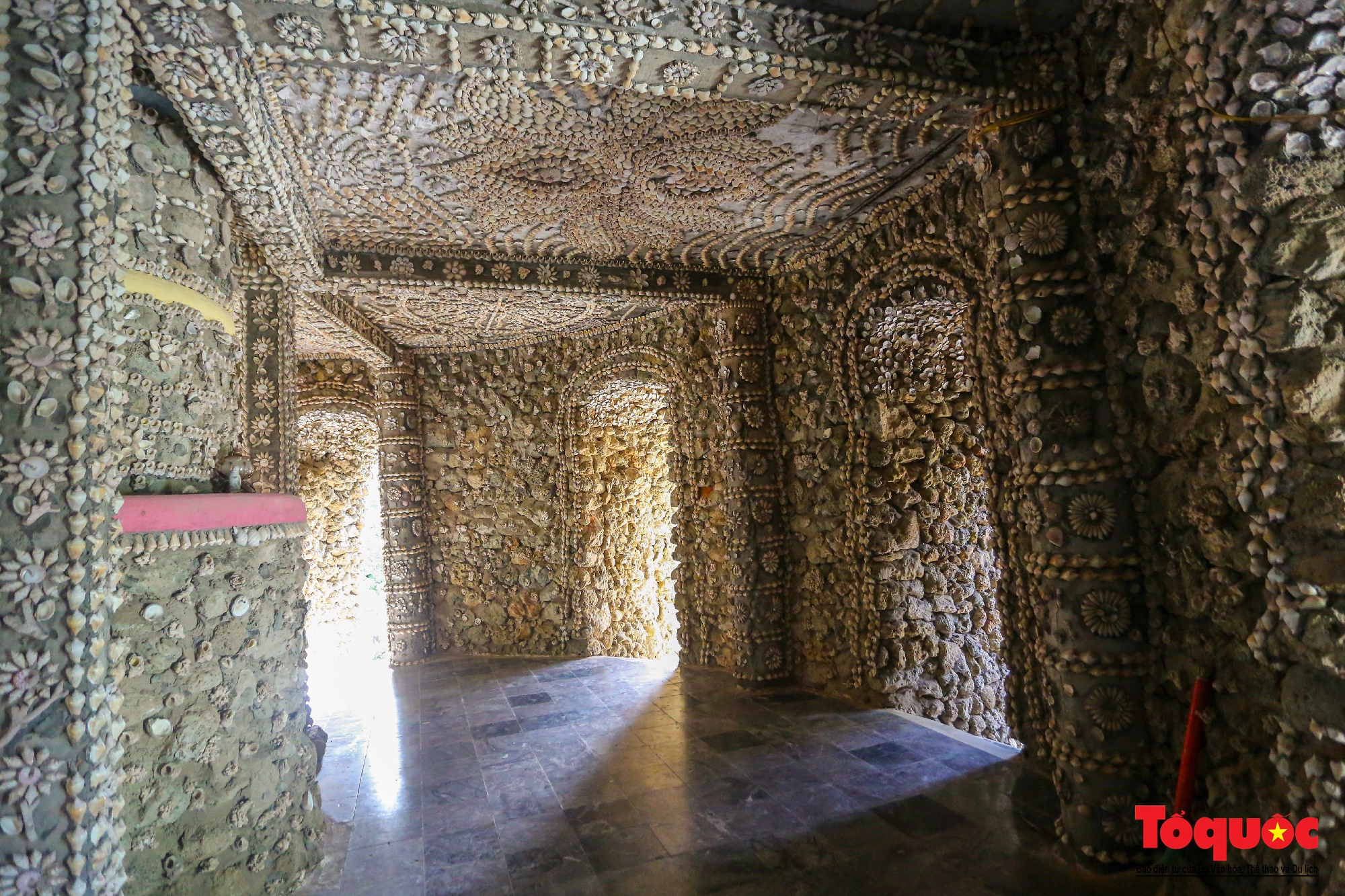 Độc đáo ngôi chùa làm bằng vỏ ốc ở Khánh Hòa - Ảnh 6.