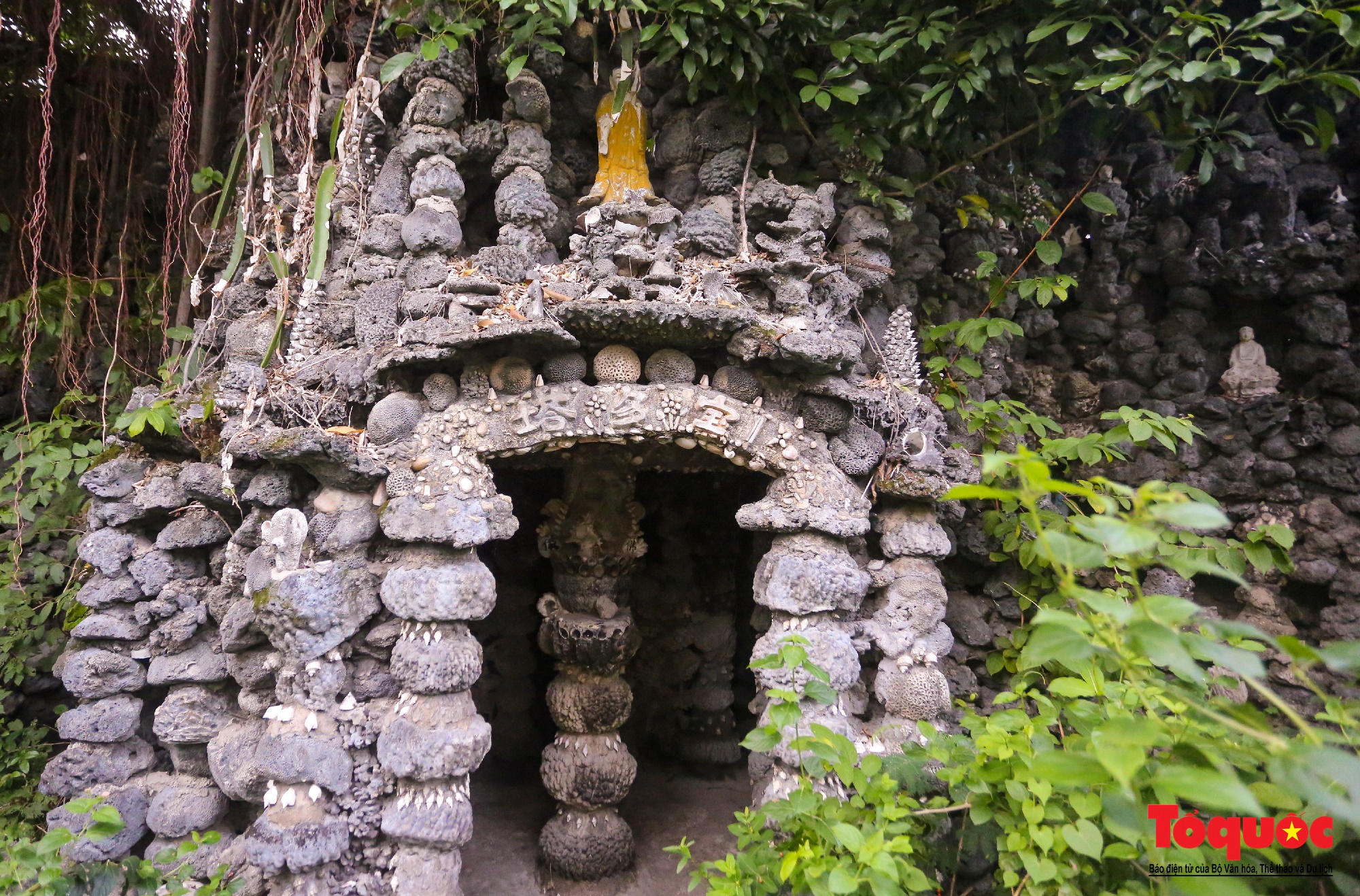 Độc đáo ngôi chùa làm bằng vỏ ốc ở Khánh Hòa - Ảnh 9.
