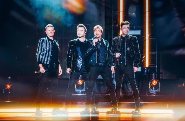 HOT: Thêm một đêm diễn của Westlife tại Việt Nam, fan Việt &quot;hồi máu&quot; chuẩn bị săn vé  - Ảnh 1.