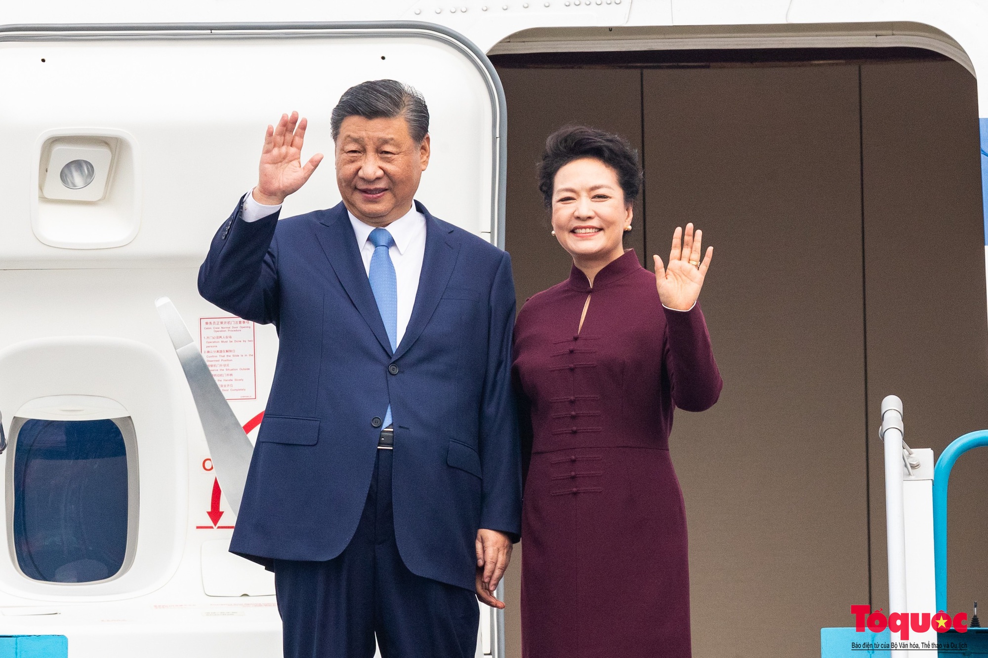 Tổng Bí thư - Chủ tịch nước Trung Quốc Tập Cận Bình và phu nhân đến Hà Nội, bắt đầu thăm Việt Nam - Ảnh 2.