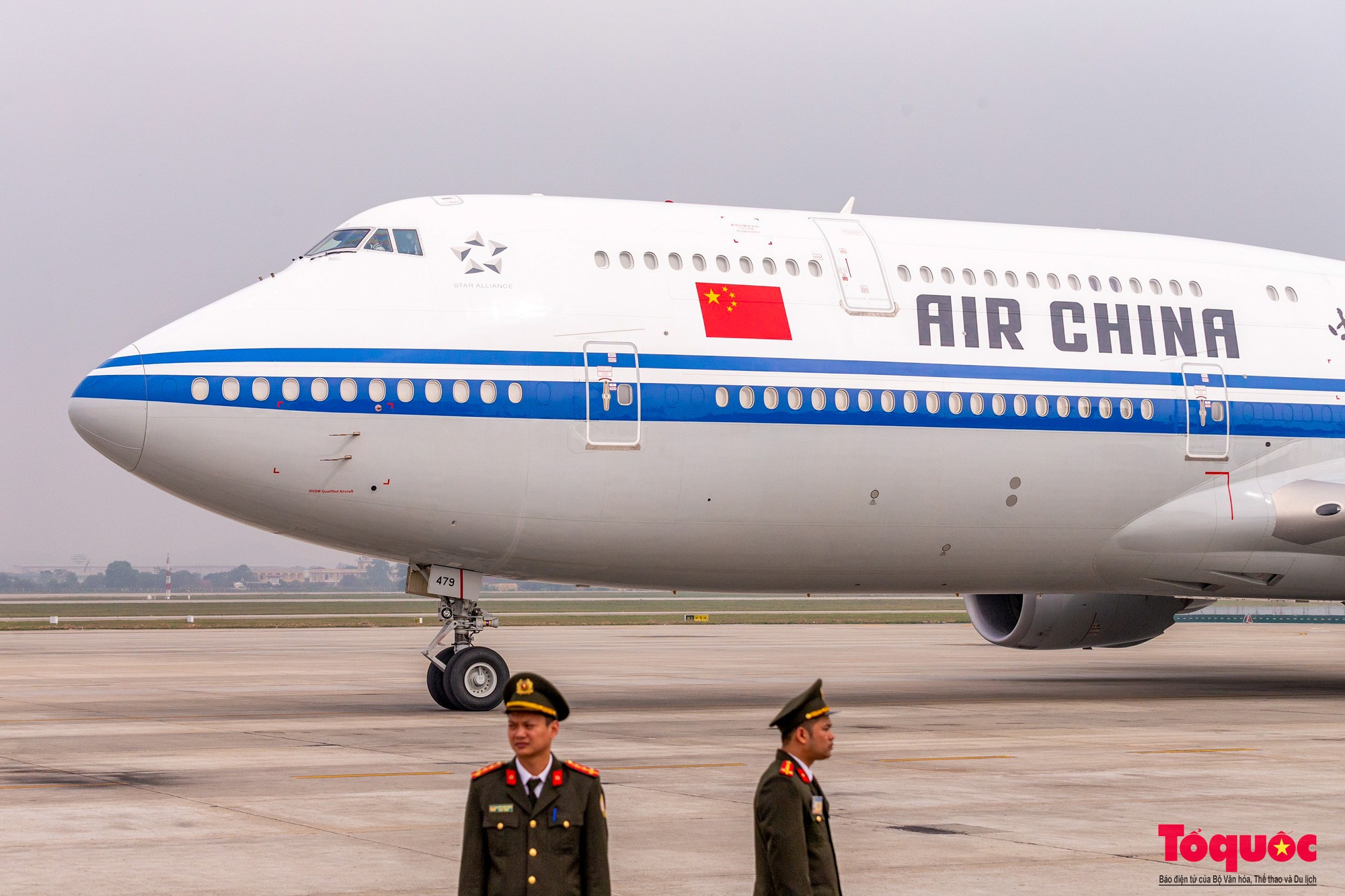 Tổng Bí thư - Chủ tịch nước Trung Quốc Tập Cận Bình và phu nhân đến Hà Nội, bắt đầu thăm Việt Nam - Ảnh 1.