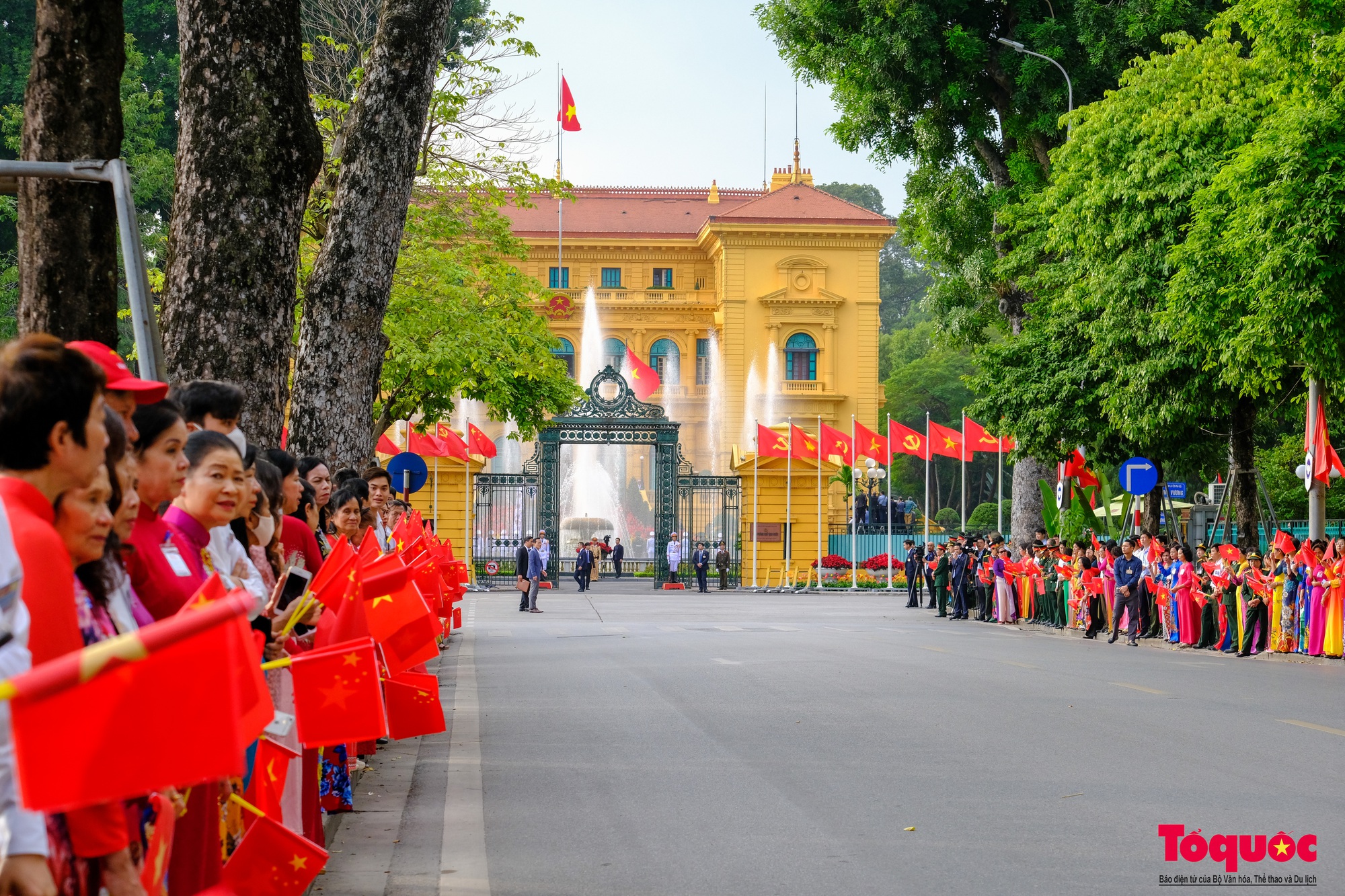 Tổng Bí thư Nguyễn Phú Trọng chủ trì lễ đón Tổng Bí thư, Chủ tịch Trung Quốc Tập Cận Bình - Ảnh 1.