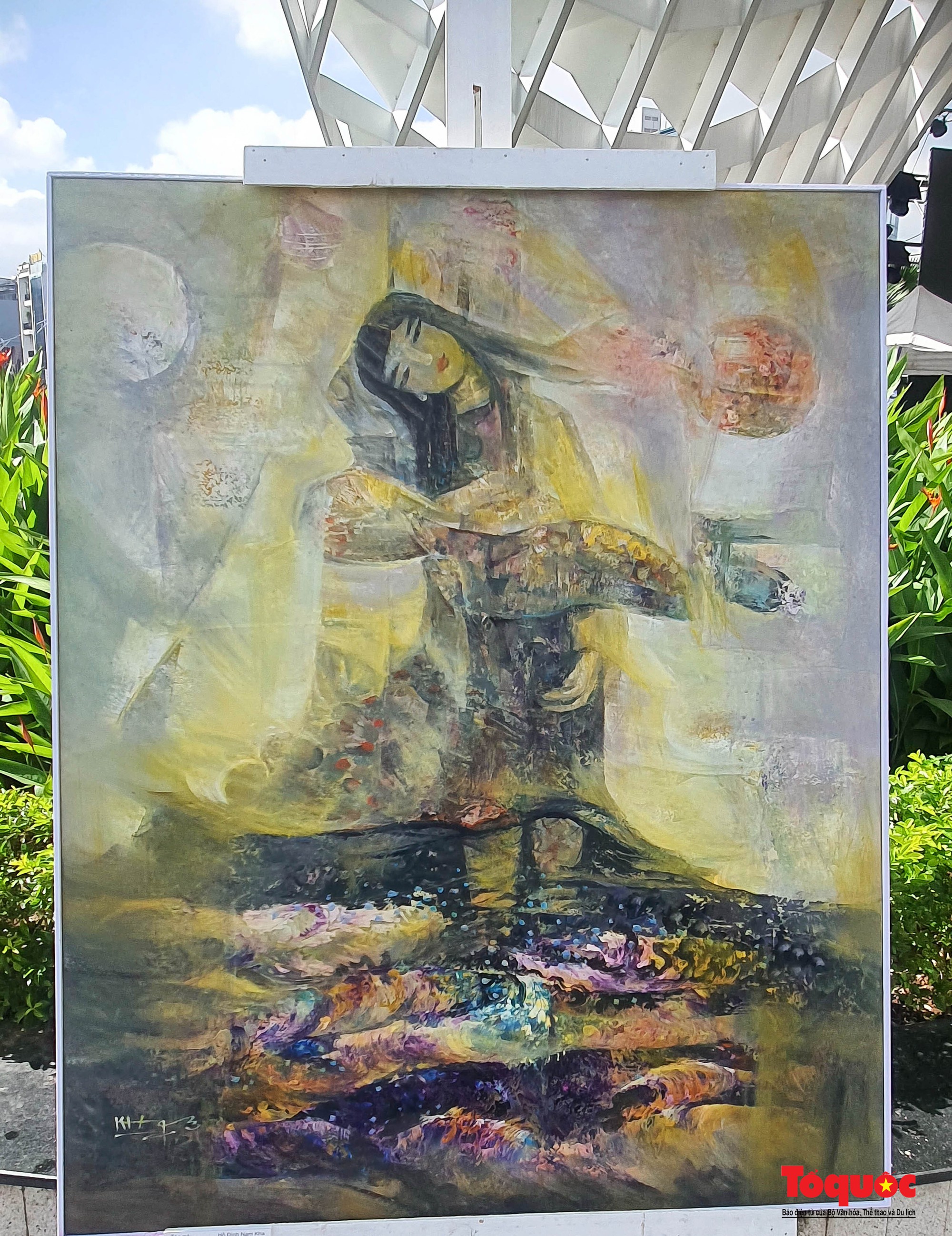 Du khách thích thú “check-in” triển lãm mỹ thuật tại Đà Nẵng - Ảnh 11.