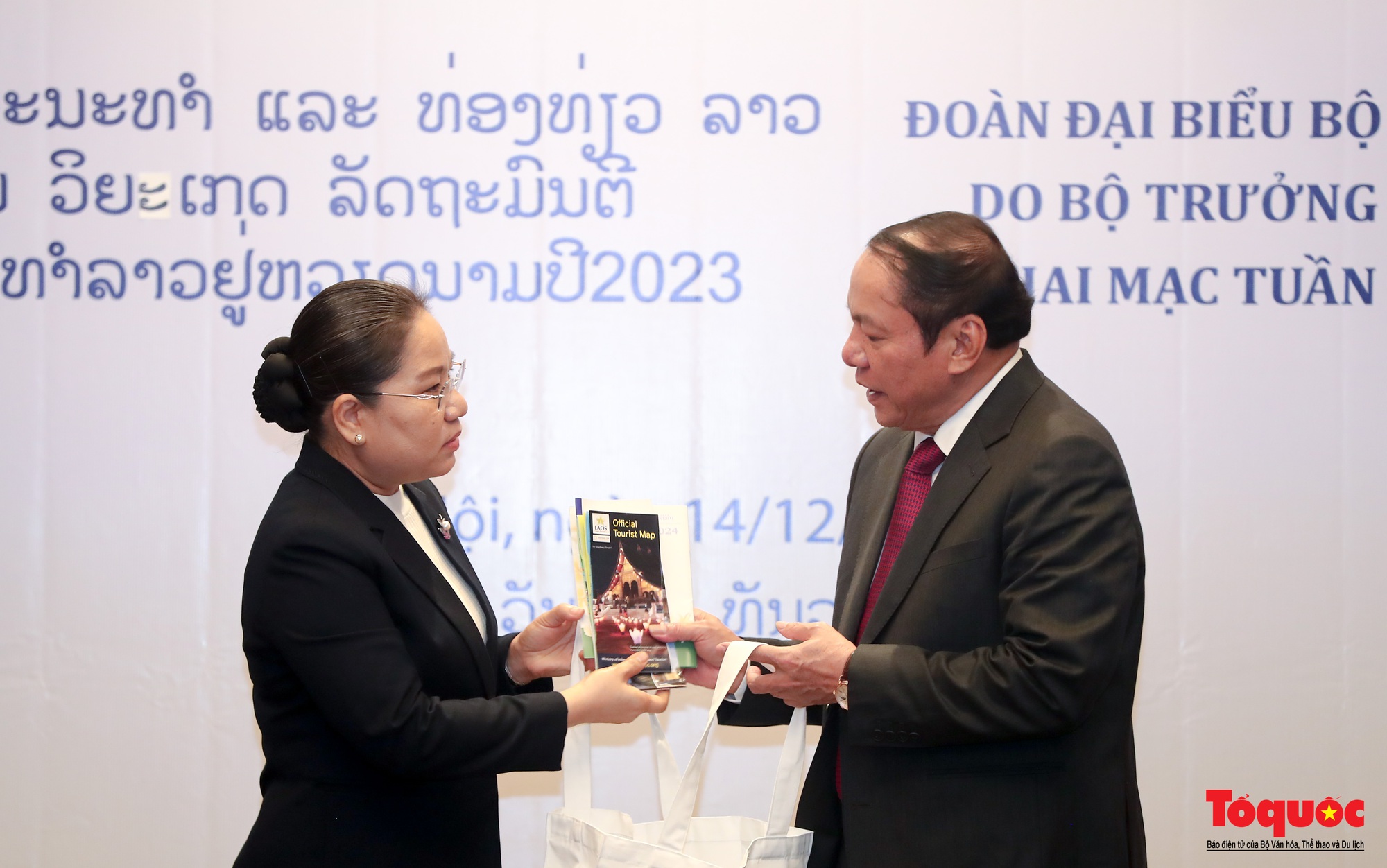 Chùm ảnh: Bộ trưởng Bộ VHTTDL Việt Nam hội đàm với Bộ Thông tin, Văn hóa và Du lịch Lào  - Ảnh 10.