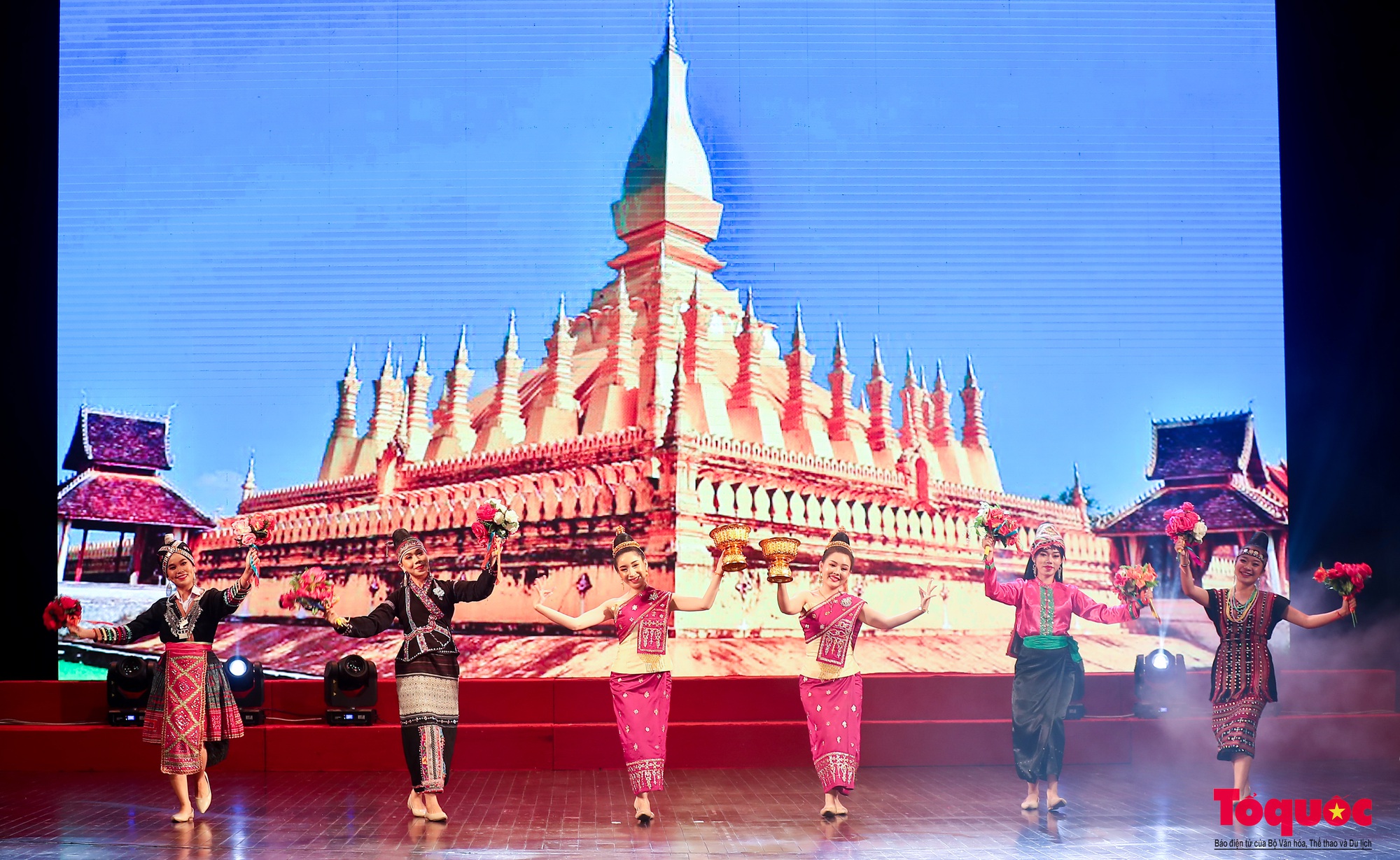 Rực rỡ sắc màu văn hóa đất nước Triệu Voi tại Hà Nội - Ảnh 12.