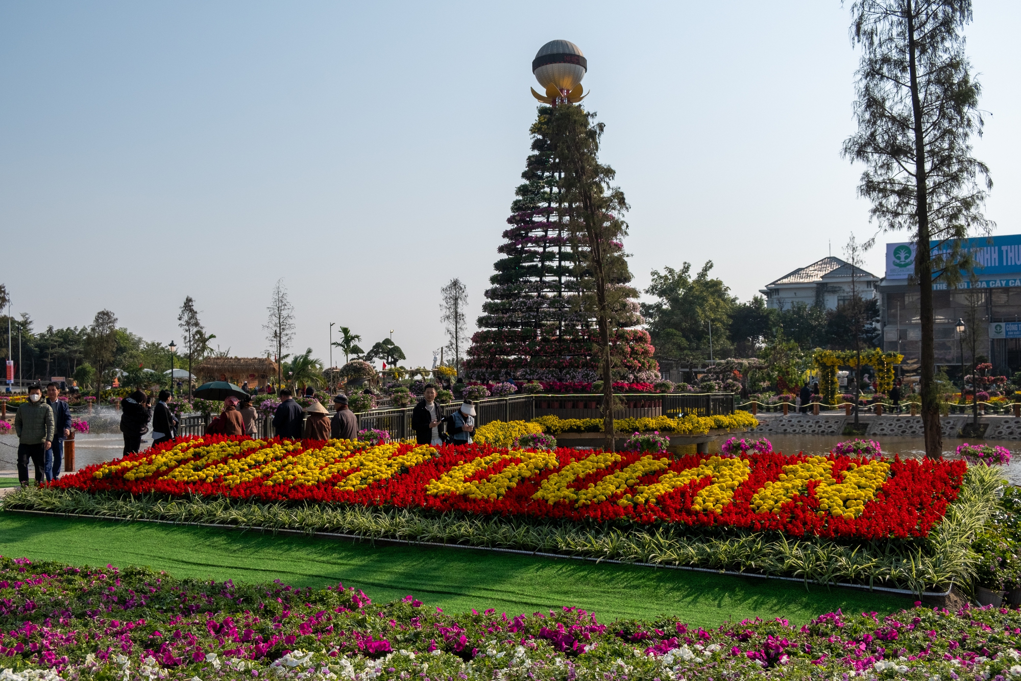 Lễ hội hoa Xuân Quan thu hút đông đảo du khách đến chiêm ngưỡng - Ảnh 1.