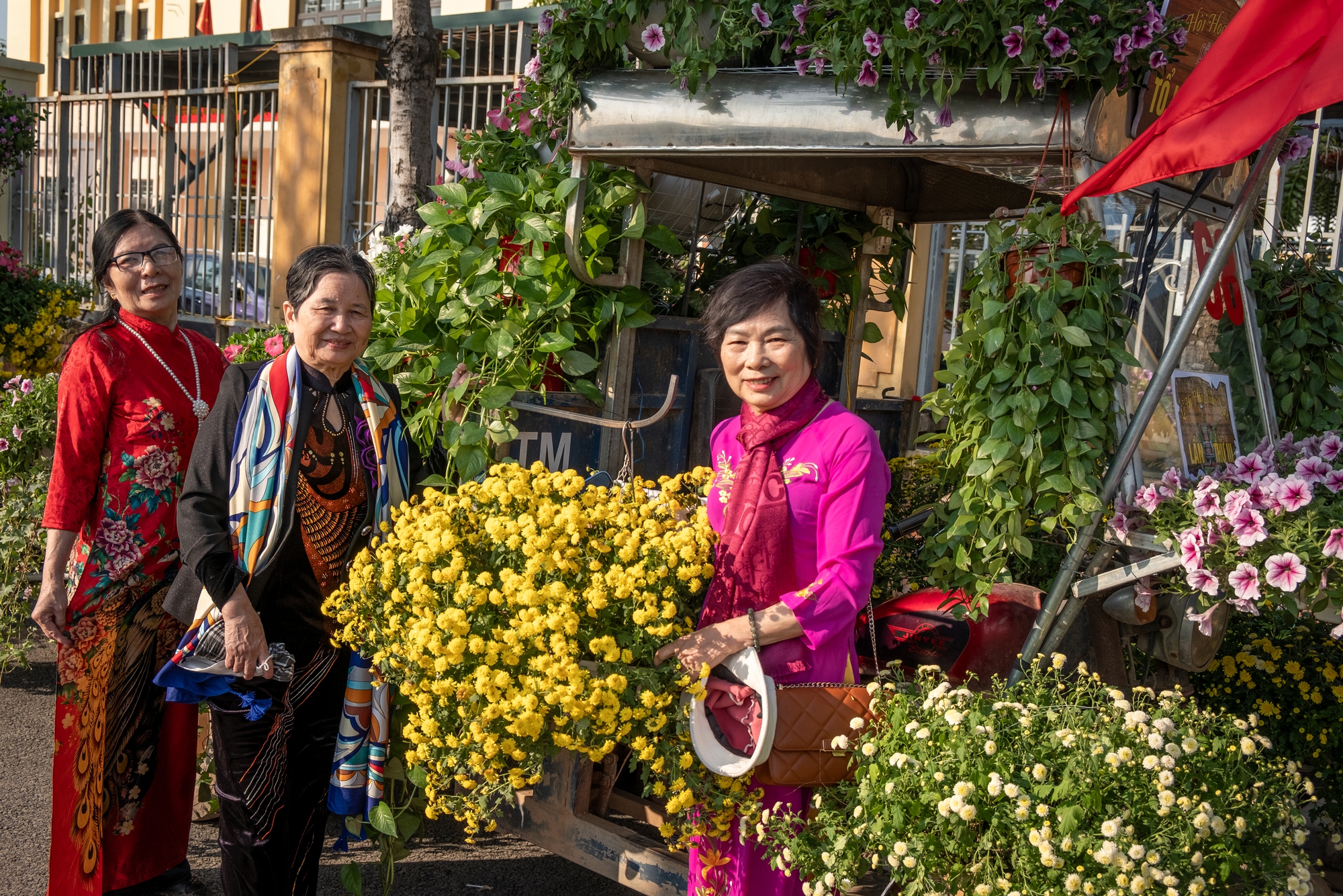 Lễ hội hoa Xuân Quan thu hút đông đảo du khách đến chiêm ngưỡng - Ảnh 9.