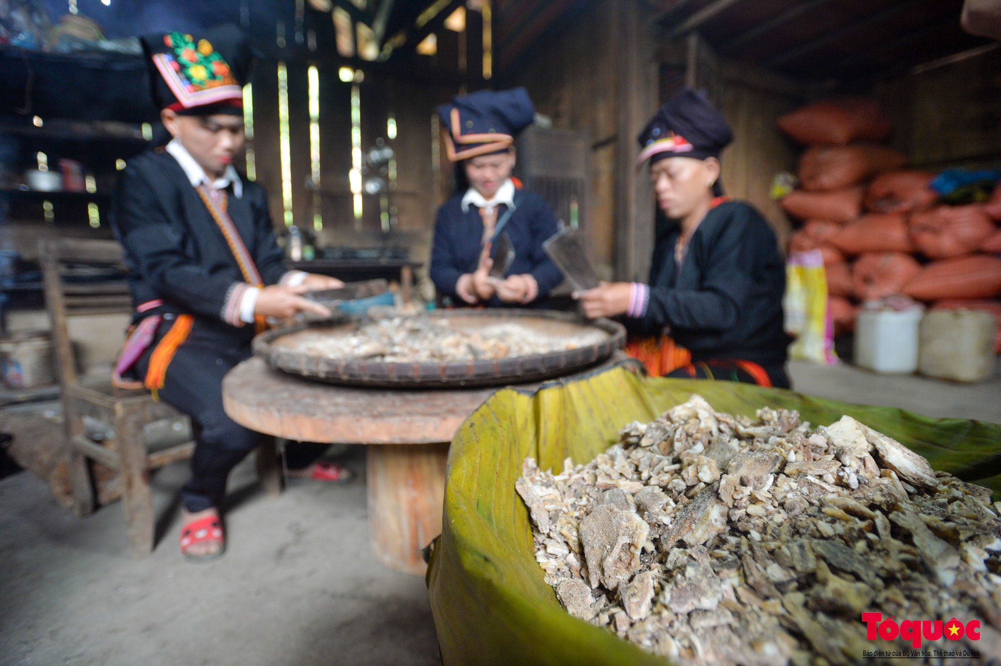 Phát triển ngành sản xuất gia vị và nước hoa giúp phụ nữ Chiềng Keng  thoát nghèo - Ảnh 14.