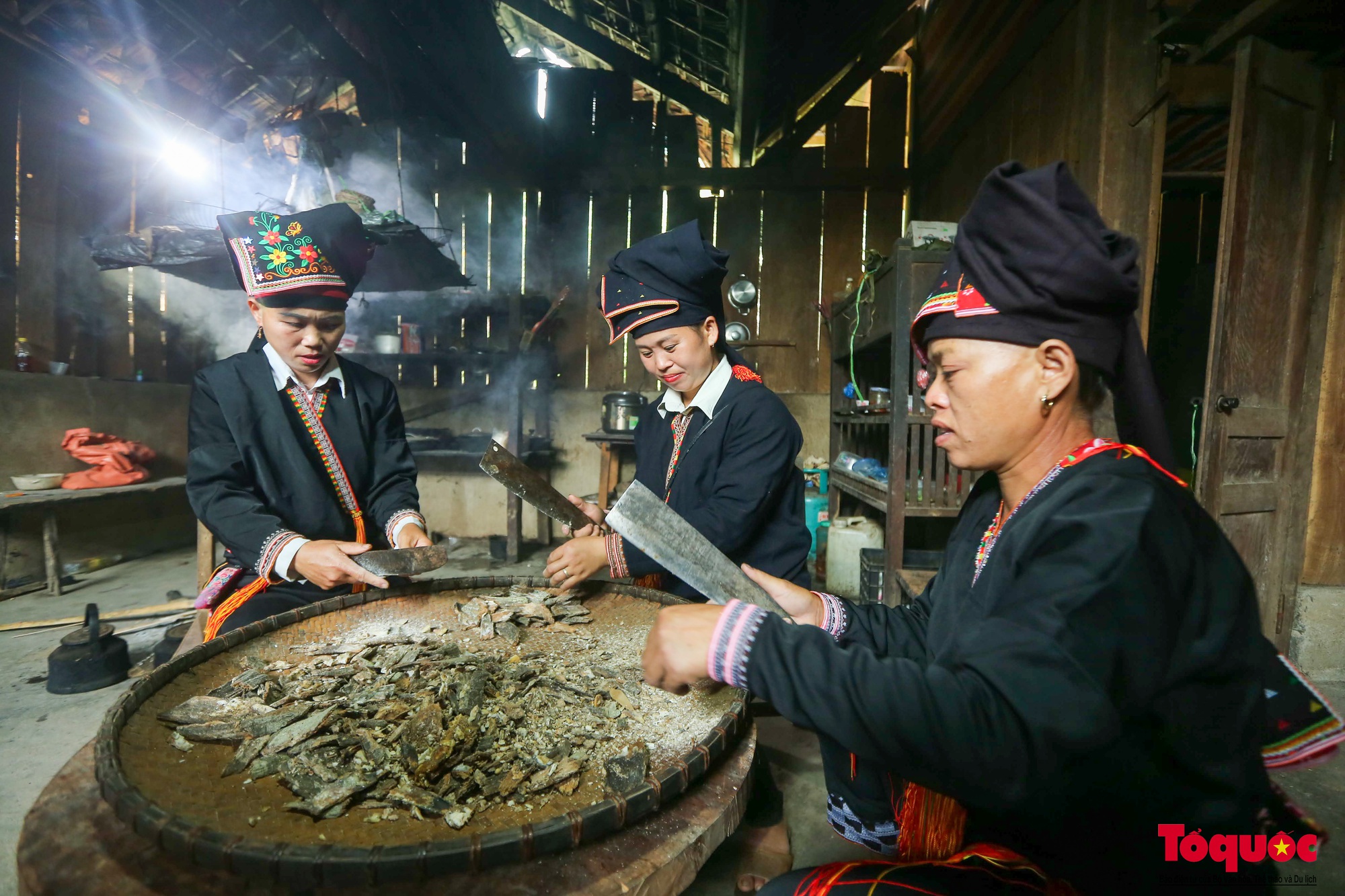 Phát triển ngành sản xuất gia vị và nước hoa giúp phụ nữ Chiềng Keng  thoát nghèo - Ảnh 10.