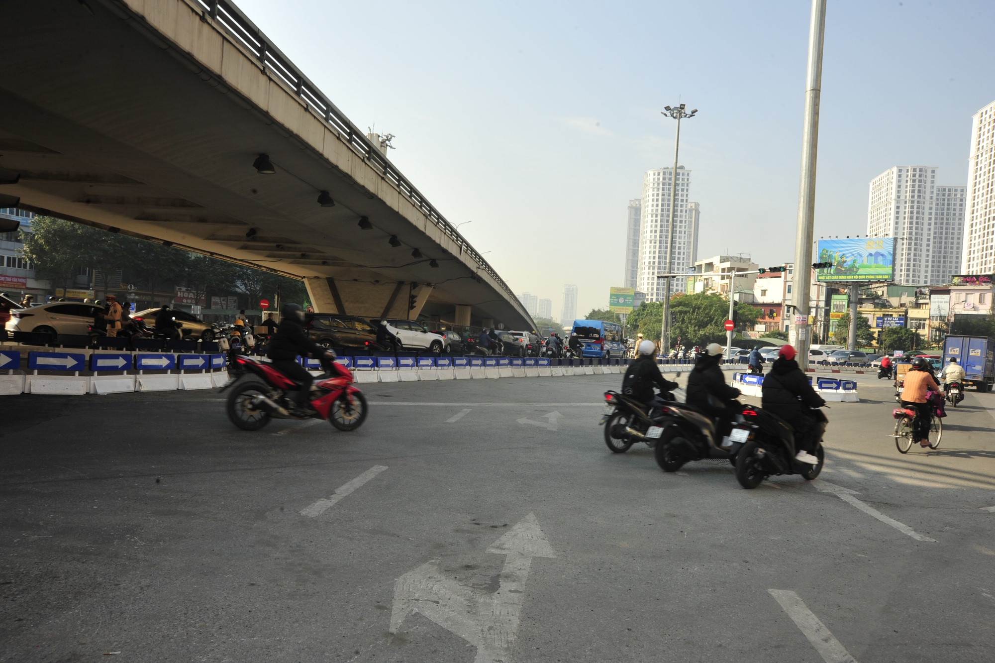 Đi Nguyễn Trãi vẫn có hướng đi như cũ ở làn trái ngoài cùng Đi Nguyễn Trãi vẫn có hướng đi như cũ ở làn trái ngoài cùng