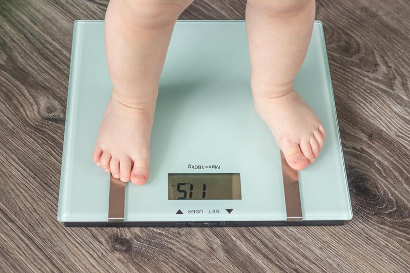 Bé chậm tăng cân do đâu? Gợi ý 5 cách giúp bé tăng cân tốt - Ảnh 1.