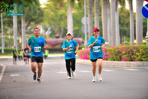 Hàng triệu km đường chạy marathon &quot;biến&quot; thành 60 tỷ cho cộng đồng: Khi từng bước chạy làm nên điều kỳ diệu - Ảnh 1.