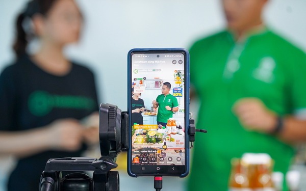 Chiến lược &quot;kiềng ba chân&quot; giúp nhà bán hàng tăng trưởng với livestream TMĐT - Ảnh 1.
