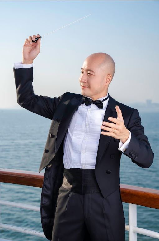 Lần đầu tiên một dàn nhạc giao hưởng xuất hiện trên biển, hứa hẹn điểm sáng du lịch mới cho du lịch Hạ Long cuối 2023 - Ảnh 1.