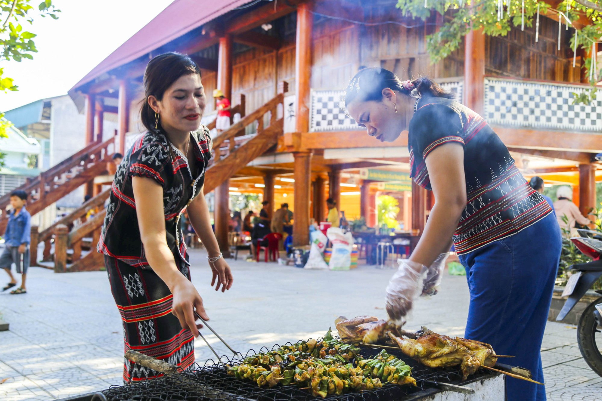 Đến Nam Đông thưởng thức ẩm thực vùng cao, khám phá văn hóa đồng bào dân tộc Cơ Tu - Ảnh 11.