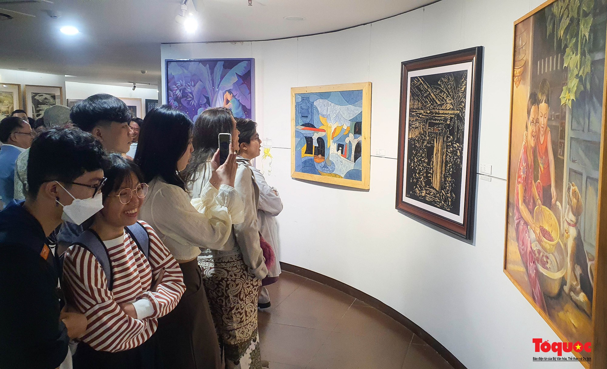 Khai mạc triển lãm Mỹ thuật Đà Nẵng 2023 - Ảnh 2.