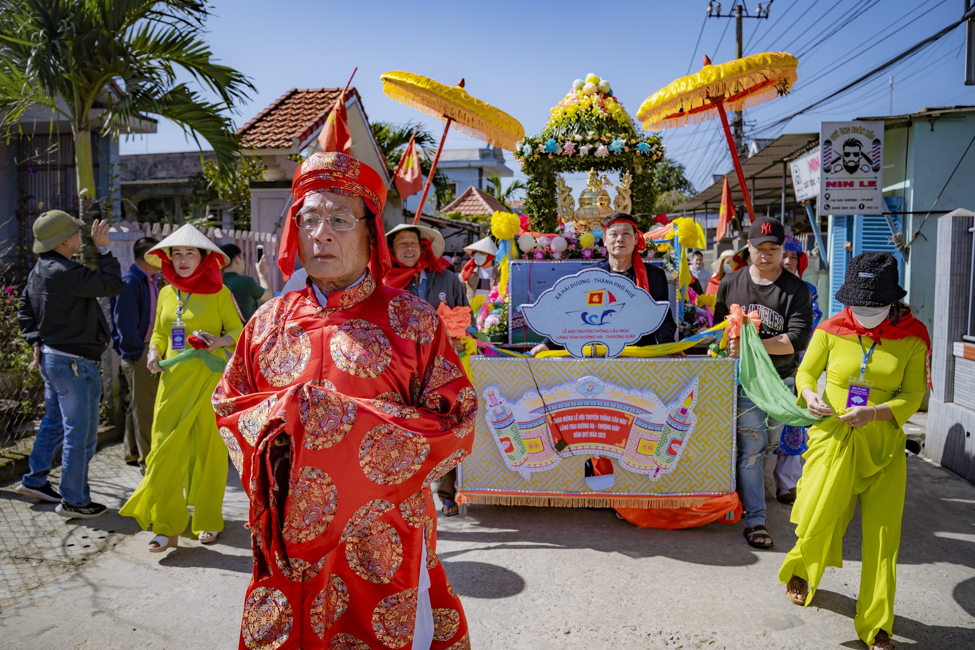 Sôi nổi lễ hội cầu ngư của người dân miền biển Thừa Thiên Huế - Ảnh 5.