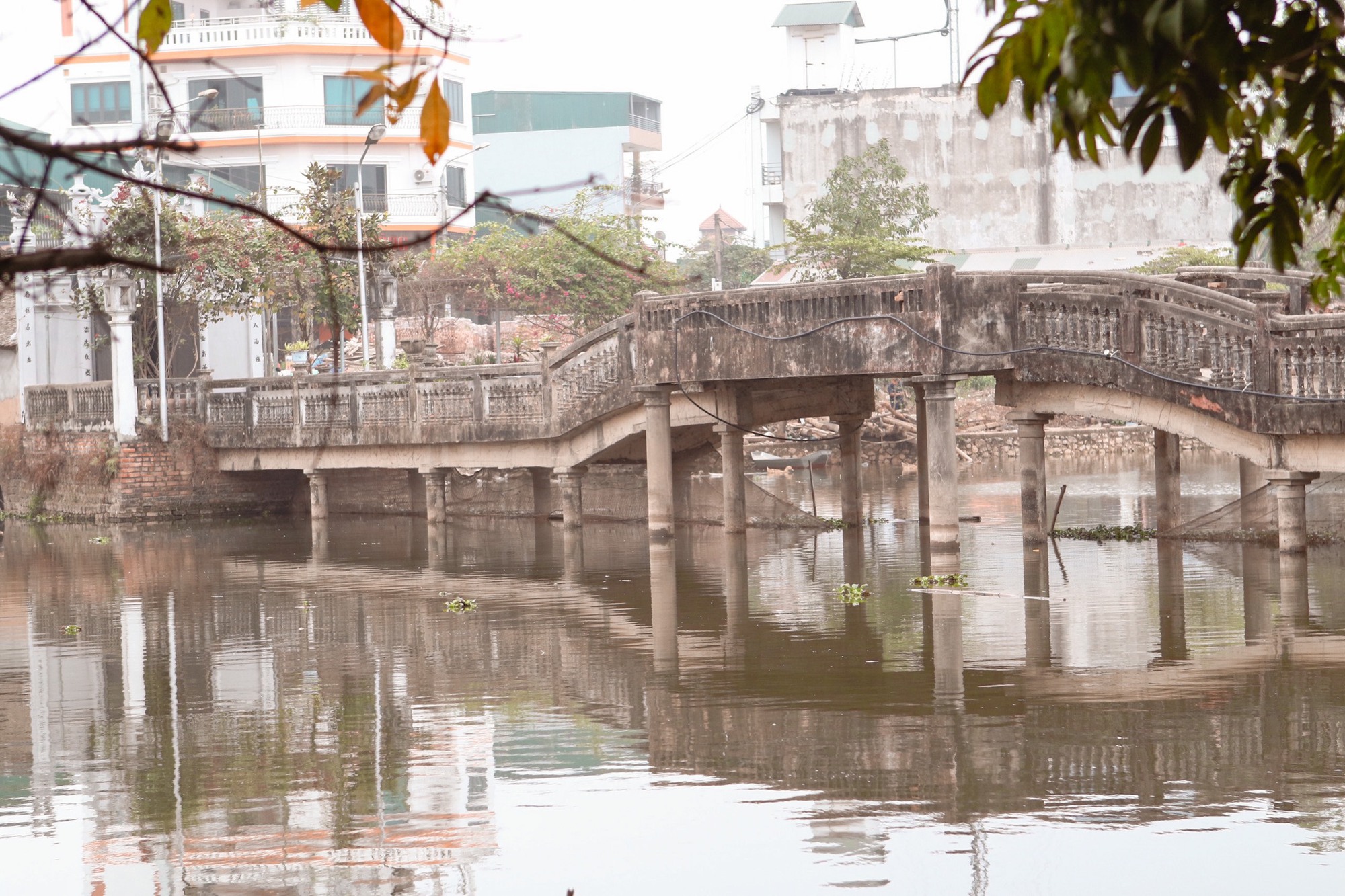 Độc lạ cây cầu có hình thuyền nan úp ngược tại Hà Nội - Ảnh 16.