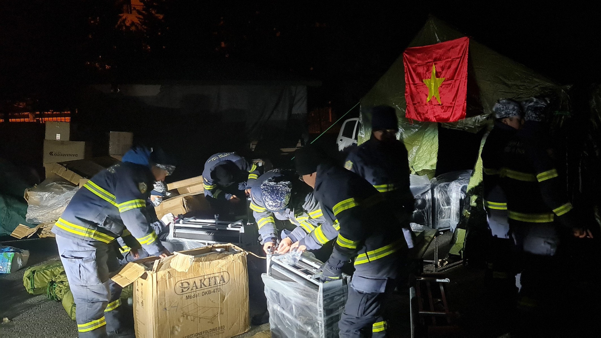 Cảnh sát cứu hộ Việt Nam triển khai nhiều phương án tìm người bị vùi lấp tại Thổ Nhĩ Kỳ - Ảnh 2.