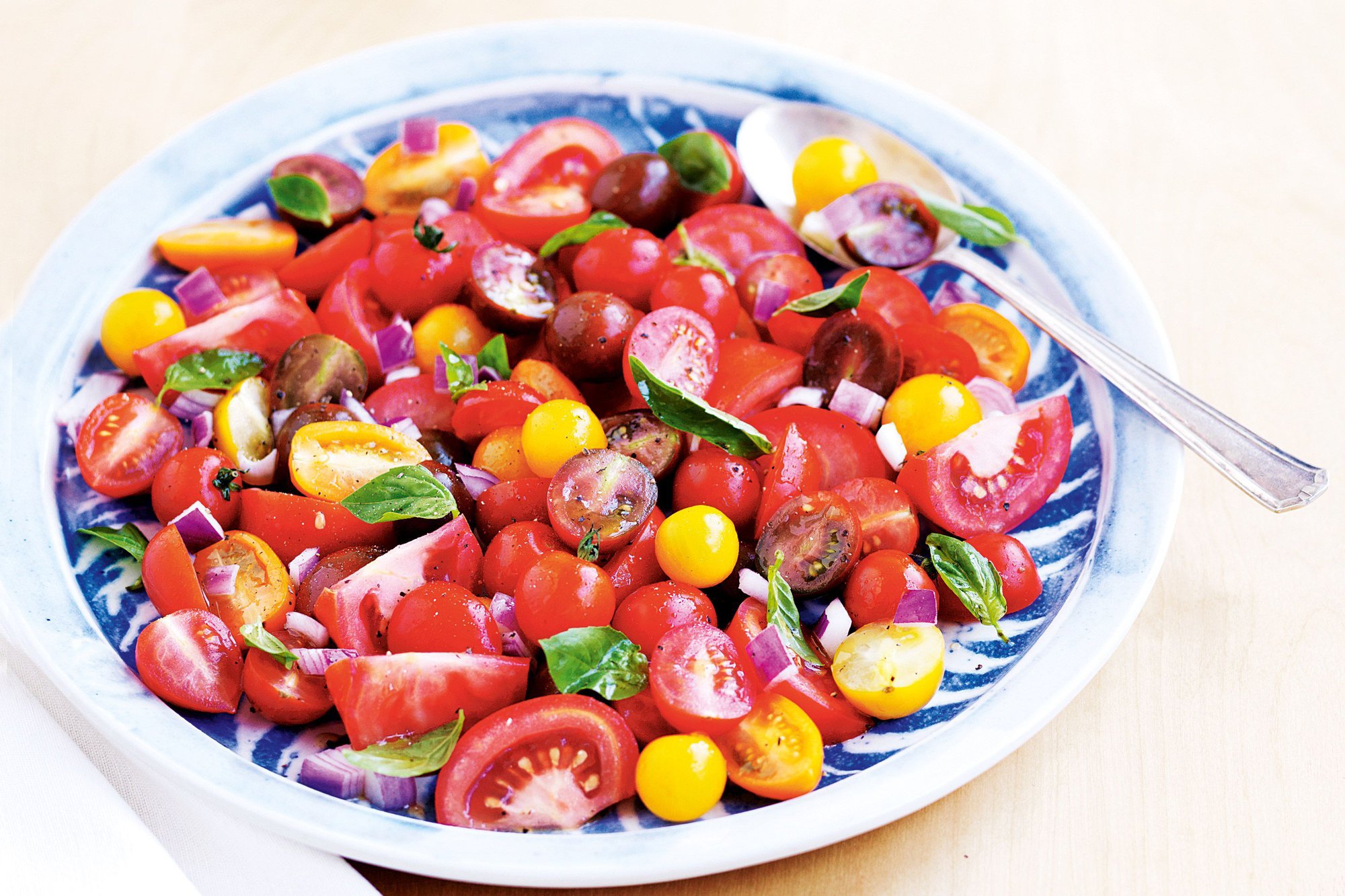 Салат без помидоров рецепт простой. Американский салат. Салат помидоры с абрикосами. Veggie Tomato Mix. Fethiye Tomato Salad.