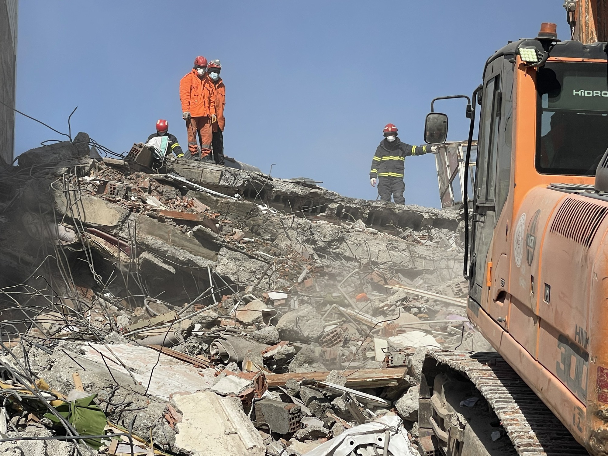 Đội cứu hộ Việt Nam và Pakistan đang nỗ lực đưa 3 nạn nhân tử vong ra ngoài sau động đất ở Thổ Nhĩ Kỳ - Ảnh 1.