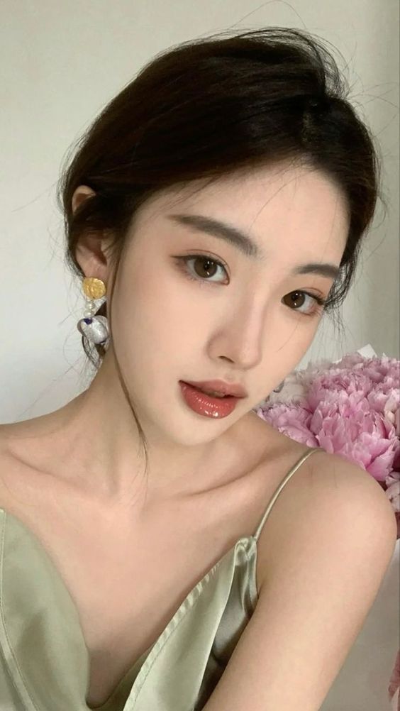 4 tips giúp chị em nâng hạng vẻ ngoài trong tích tắc trước buổi hẹn hò ngày Valentine   - Ảnh 2.