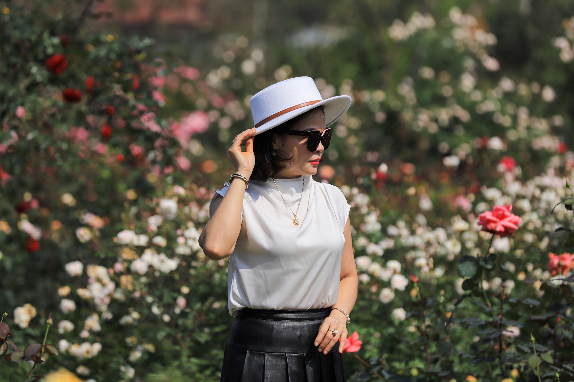 Khám phá vườn hoa hồng rộng 6.000m2 tại Hà Nội - Ảnh 18.