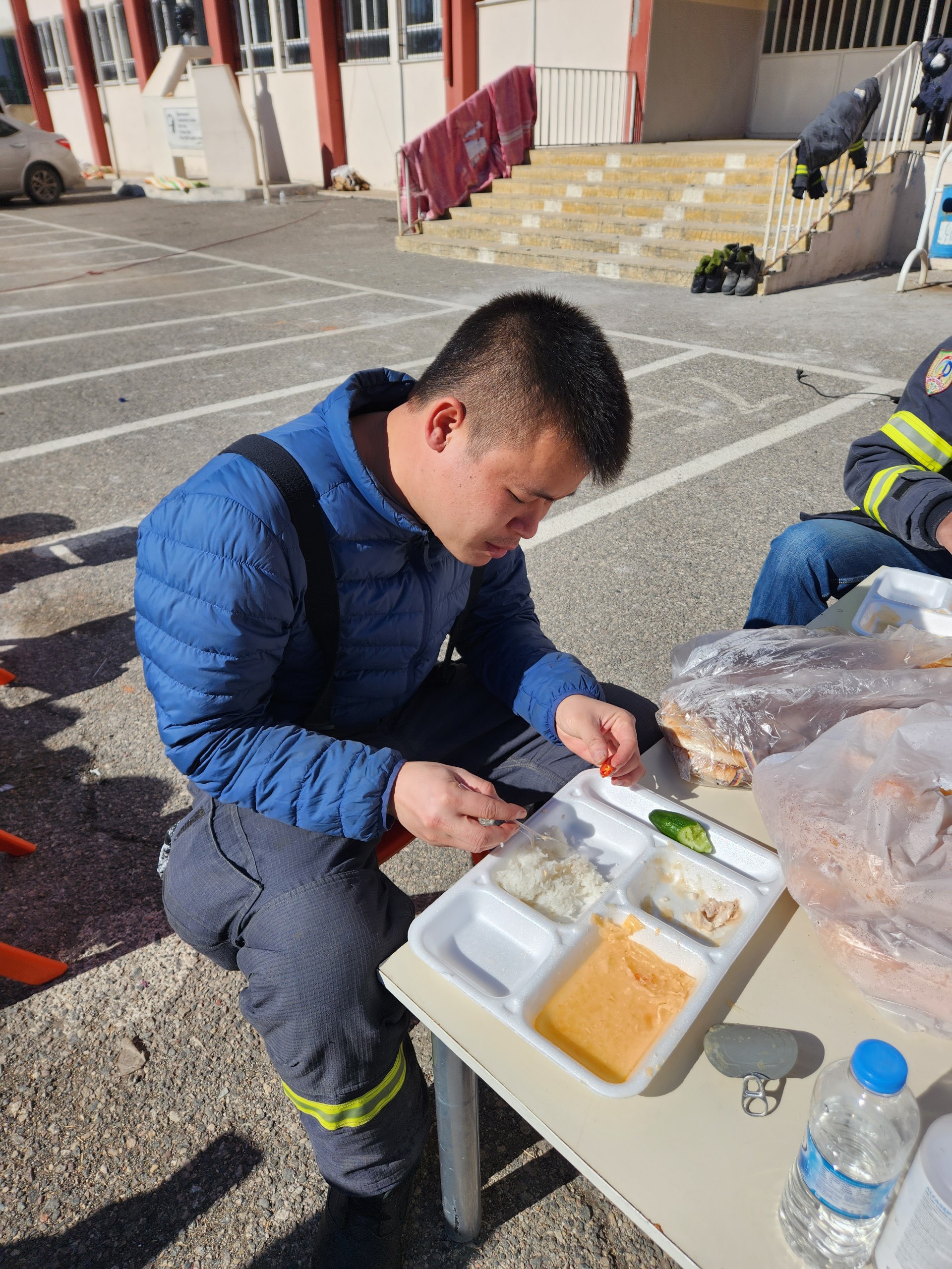Bữa ăn đặc biệt của cán bộ, chiến sĩ đang làm nhiệm vụ ở Thổ Nhĩ Kỳ  - Ảnh 2.