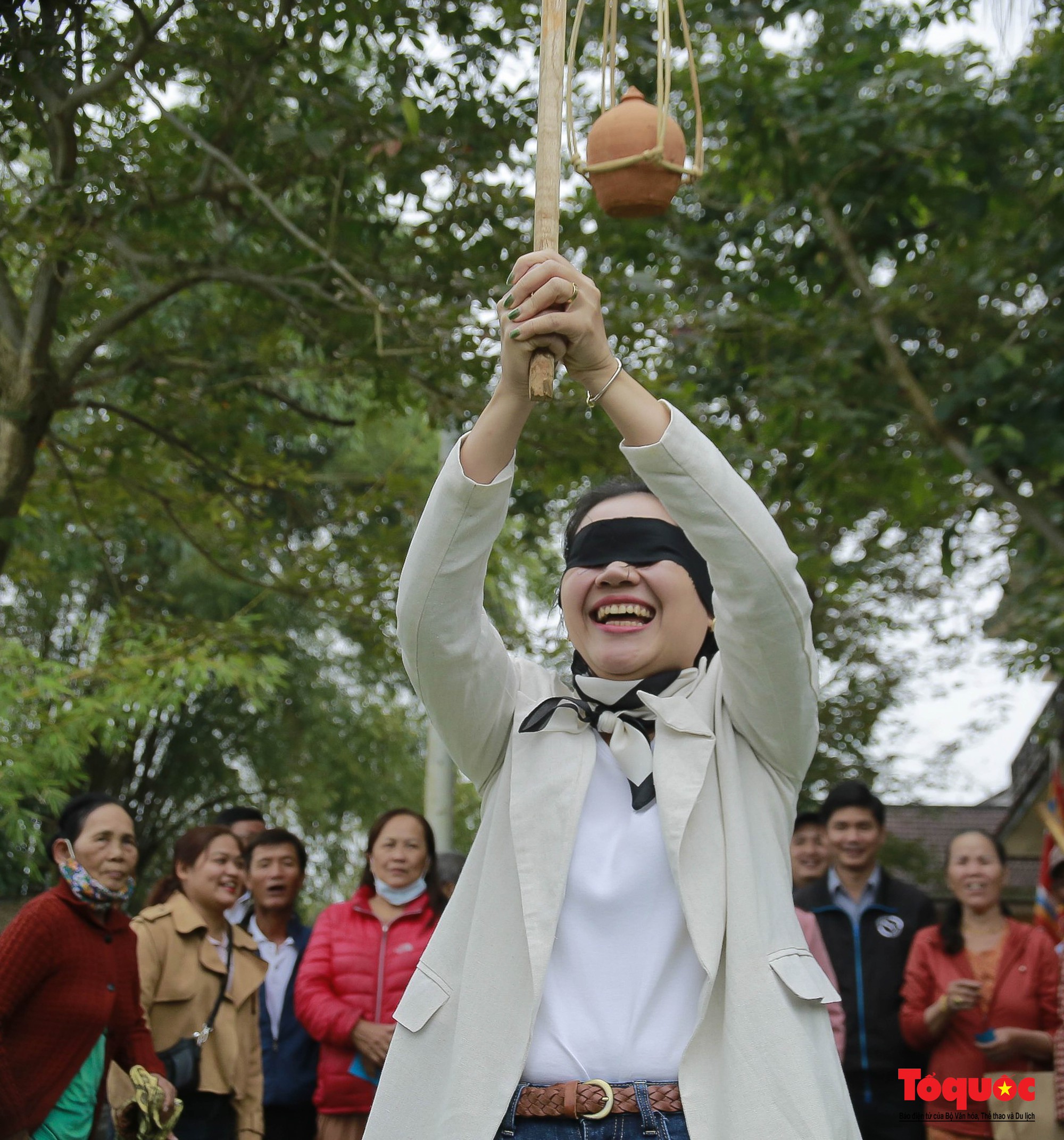 Du khách thích thú tham gia ngày hội làng nghề truyền thống Kim Bồng - Ảnh 6.